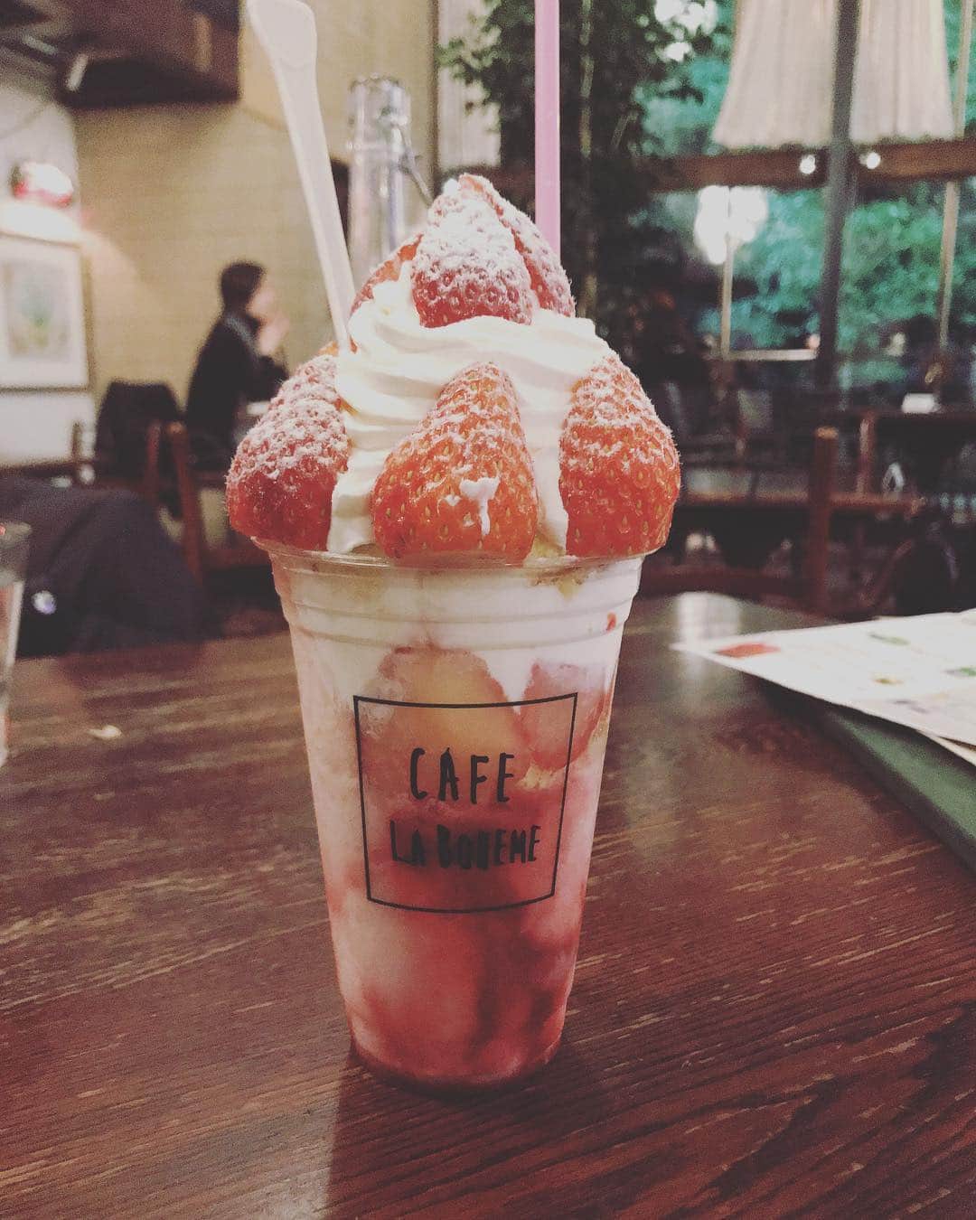 玲奈マリーのインスタグラム：「🍓🍓🍓🍓🍓 . . . . . . . #いちご #いちごパフェ #美味しい #いちご大好き #飯テロ #甘い物 #スイーツ #パフェ #綺麗 #御苑前 #新宿 #東京 #カフェラボエム #カフェラボエム新宿御苑 #新宿御苑 #딸기 #딸기파르페 #일본 #สตรอเบอรี่ #strawberryparfait #foodporn #tokyo #igers_jp #influencer」