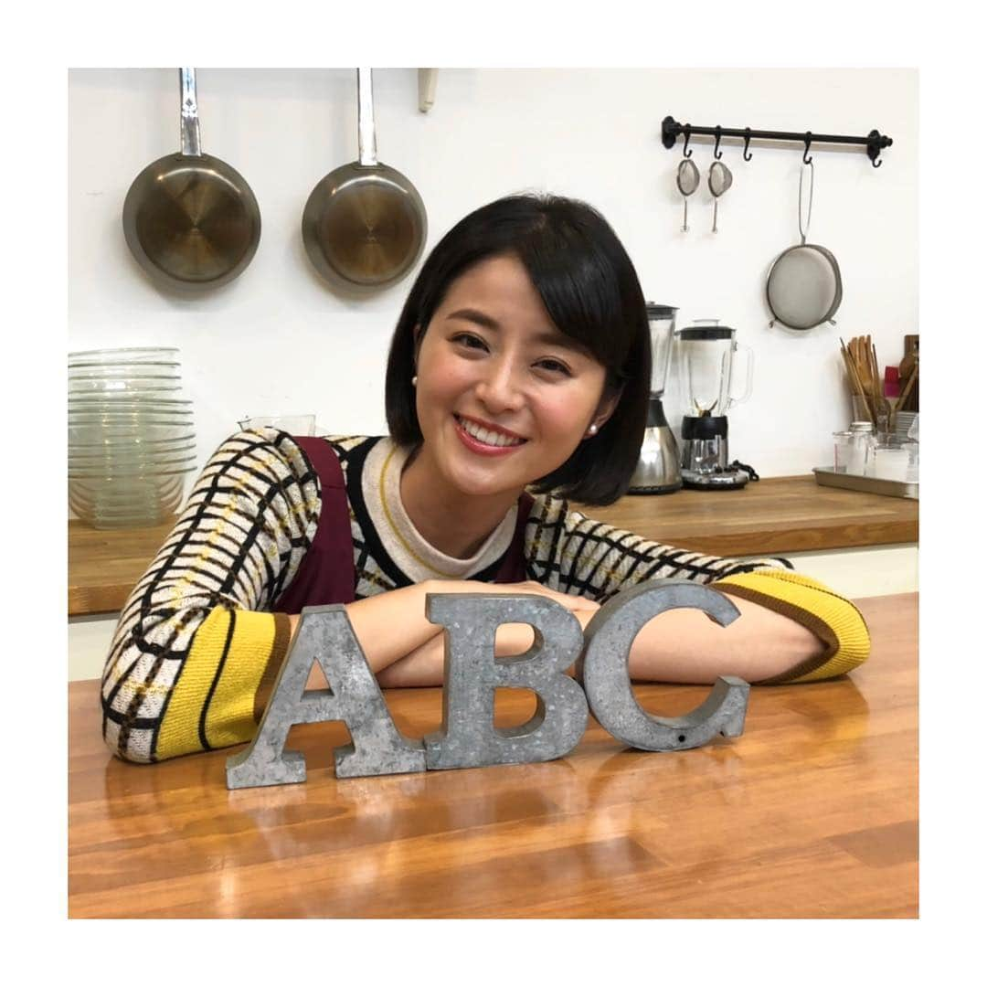 ABC Cooking Studioさんのインスタグラム写真 - (ABC Cooking StudioInstagram)「. . ❤️NICOTABLE12月号に鈴木ちなみさんが登場❤️ . . 鈴木ちなみさんが、 加賀棒ほうじ茶を使ったレシピを紹介するため ABCクッキングスタジオに来てくださいました😍 . ・加賀棒ほうじ茶のグラニータ ・豚肉と里芋の加賀棒ほうじ茶炊き込みごはん ・加賀棒ほうじ茶のわらび餅 . をNICOTABLE12月号で紹介してくださっているので、 ぜひご覧ください🎶✨ . . #abcクッキング #abccookingstudio #abccooking #abcクッキングスタジオ #nicotable #鈴木ちなみ #加賀棒茶 #加賀棒ほうじ茶 #旅茶列島 #ポッカサッポロ #pokkasapporo #棒茶 #hojicha #金沢 #料理好きな人と繋がりたい #ほうじ茶レシピ #グラニータ #炊き込みごはん #わらび餅 #レシピ動画 #簡単レシピ #ほうじ茶」12月4日 17時04分 - abccookingofficial