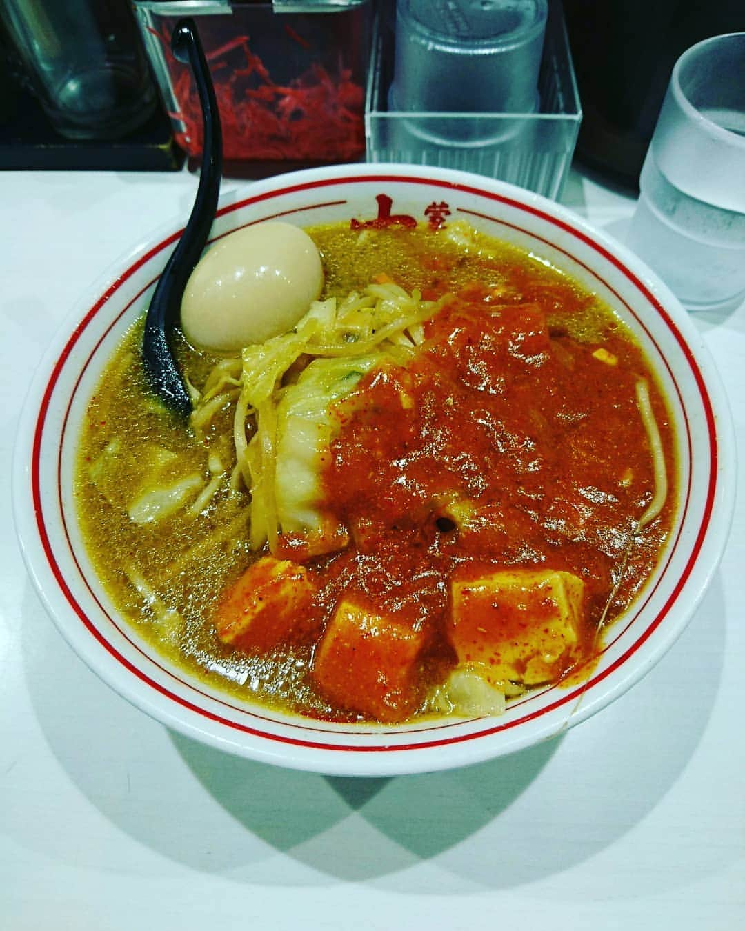 飯田亜希子のインスタグラム：「* ラララlunch〜♪ * @fight_0229 と 念願の〜😆💕🍜✨ * #lunch#ランチ#ラーメン#拉麺#ラーメン好き #蒙古タンメン中本#中本#蒙古タンメン#美味しい#吉祥寺#辛いの大好き#汗だぐ#これが限界#😂 #ママ#ママモデル#モデル #mama#mamamodel#model」