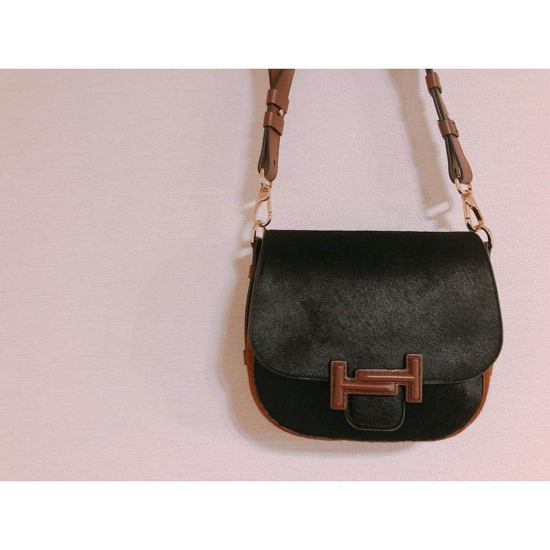 宮田聡子さんのインスタグラム写真 - (宮田聡子Instagram)「TOD’Sのバッグ。 TOD’Sは憧れのブランドなので、バッグもローファーも、大人になって、すごく頑張った時に自分にご褒美で買いました。 ずっと使いたい大人の名品 #tods」12月4日 17時40分 - miyatasatoko