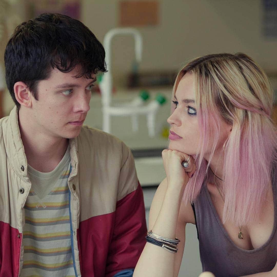 エマ・マッキーのインスタグラム：「Sex Education is coming to Netflix on January 11th 2019! ❤❤❤ @sexeducation @netflixuk」