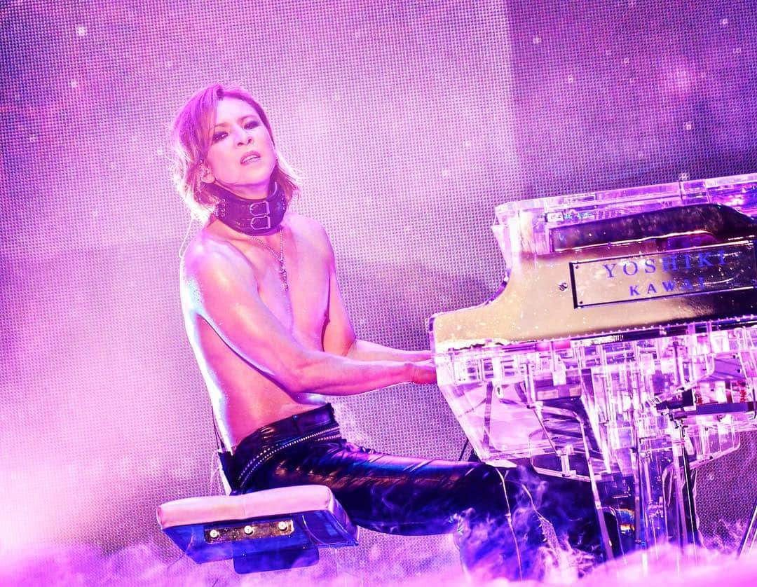 YOSHIKIさんのインスタグラム写真 - (YOSHIKIInstagram)「X  #xjapan #yoshiki #kawai #piano #YoshikiPiano #CrystalPiano  #紅に染まった夜」12月4日 19時43分 - yoshikiofficial