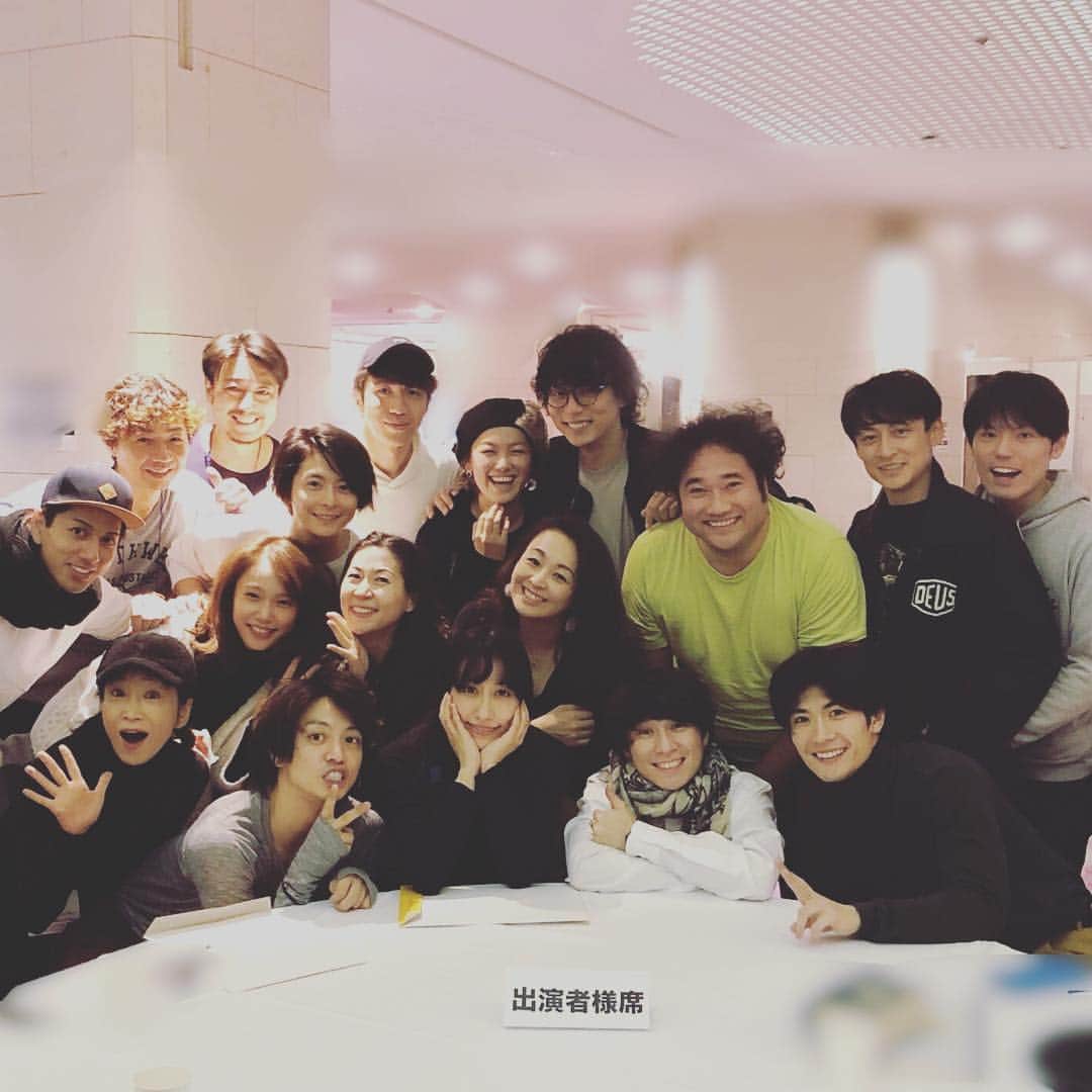 のインスタグラム：「この写真よき✨ #FNS歌謡祭 12/5夜19時〜 #キンキーブーツ have fun!!」