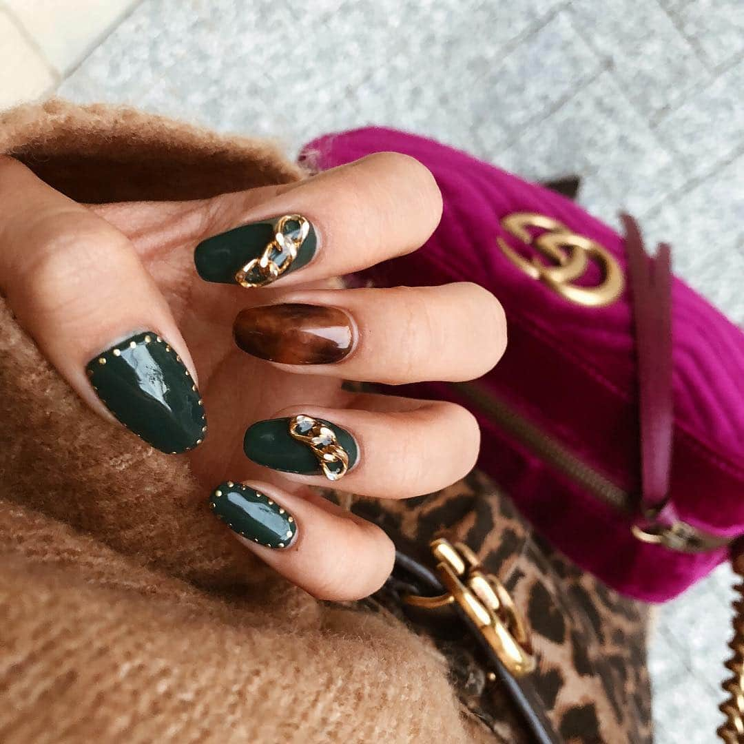 又来綾さんのインスタグラム写真 - (又来綾Instagram)「new nail💜 . . . #gelnails #nails #nail #fashion #outfit #ootd #make #motd #makeup #instagood #instadaily #pic #cartie #gucci #ジェルネイル #秋ネイル #チェーンネイル #m_ayanail」11月10日 22時01分 - matarai_aya