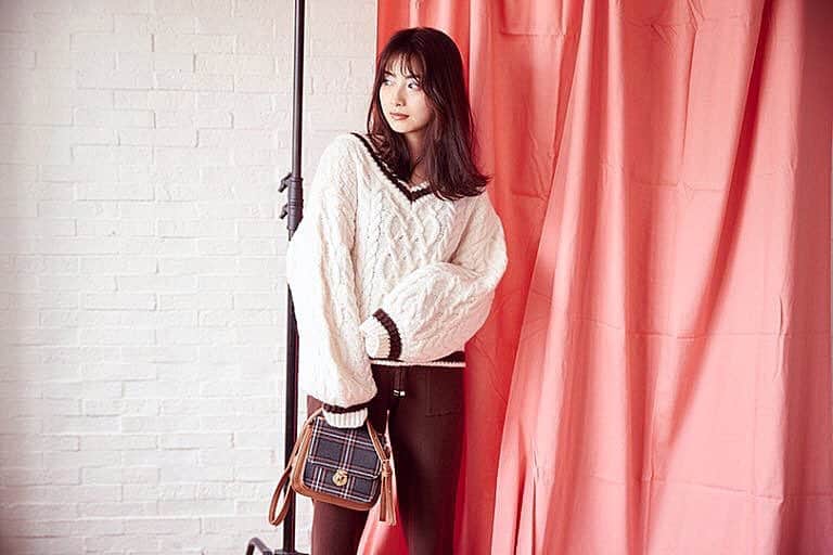 永井理子のインスタグラム：「インタビューや、 愛用コスメが記事に載っています💄 #ヘザーダイアリー みてね☺︎ このコーデ好きだったなぁ💭 @heather_love_official  #heatherdiary」