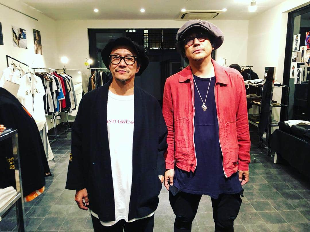 月に吠える。さんのインスタグラム写真 - (月に吠える。Instagram)「そして 原宿にGAVIALのpopup shop 行ってきたのだ。 いろいろ買っちまっただ。 #GAVIAL#prettygood#中村達也#雷神#原宿BOX#大森南朋#月に吠える#11月18日#新宿BRAZE」11月10日 22時58分 - tsukinihoeru.6960.naoomori