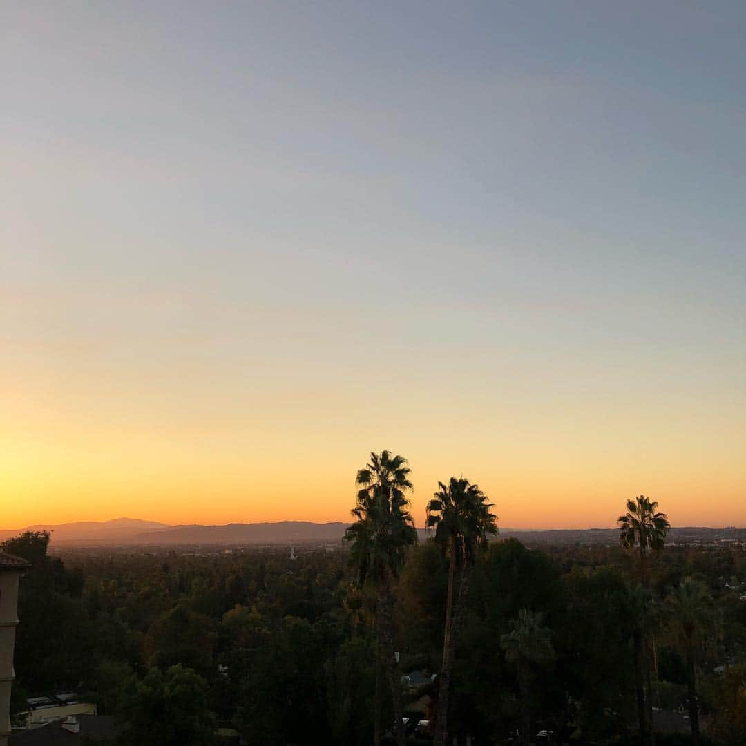 コリン・オドナヒューさんのインスタグラム写真 - (コリン・オドナヒューInstagram)「LA #nofilter Been up since 4am. Thinking about everyone affected by the fires. Be safe!」11月10日 23時32分 - colinodonoghue1