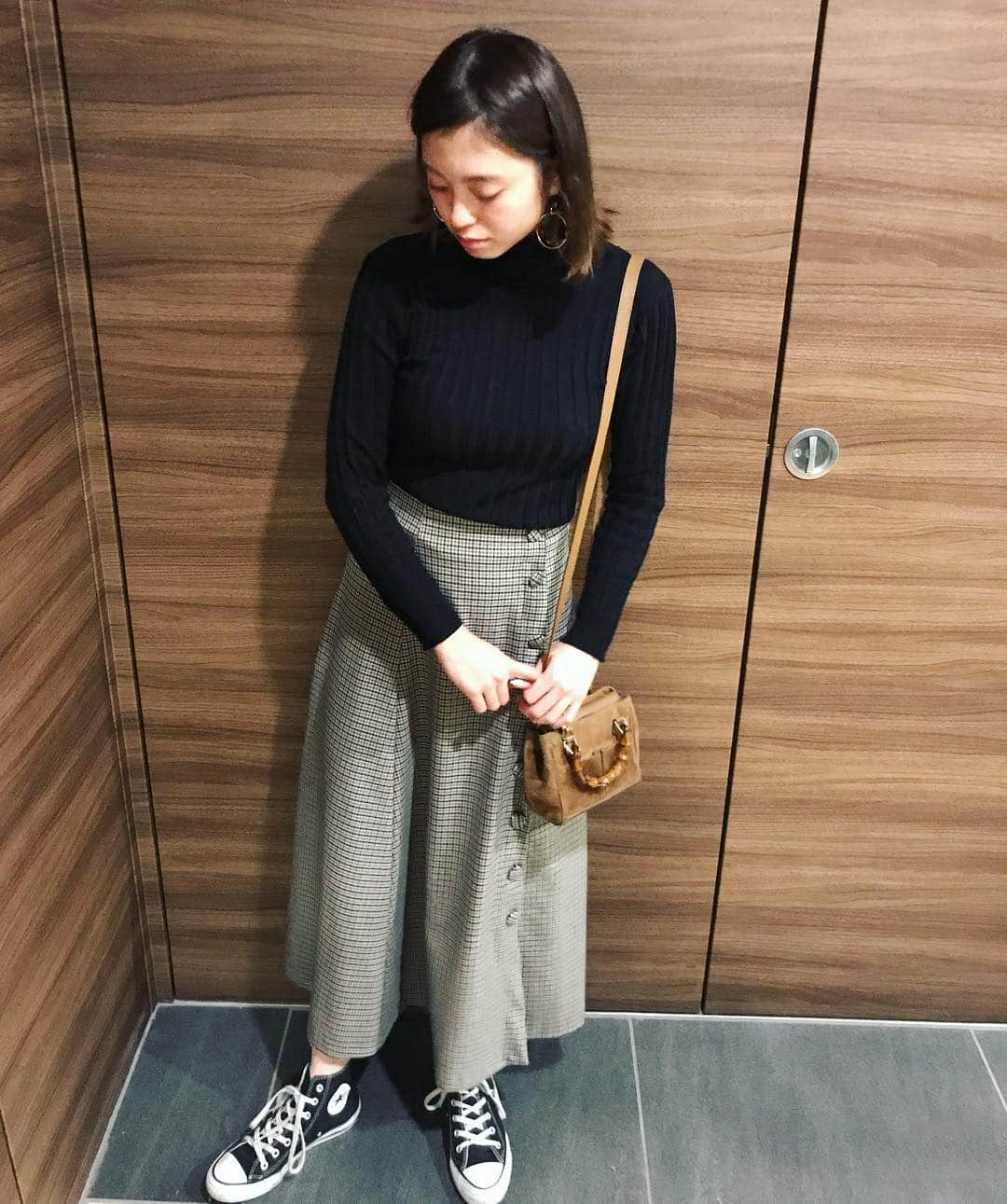 大川藍さんのインスタグラム写真 - (大川藍Instagram)「#ootd#fashion #tops#fifth#fifthtl#フィフス#フィットニットタートルトップス  #skirt#zara#ザラ#チェックロングフレアスカート  #sneaker#converse#コンバース #bag#gucci#グッチ #pierce#ピアス#gu#ジーユー @fifth_store @zara @converse @gucci @gu_global」11月11日 0時49分 - okawa.ai