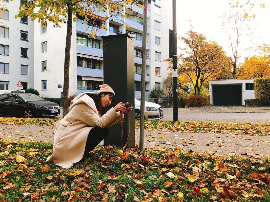 渡辺早織さんのインスタグラム写真 - (渡辺早織Instagram)「🍂📷 . . . .  #癒し系ADの子と #写真撮り合い大会 #だと思ってたら #動画を撮られてた #世界の国境を歩いてみたら・・・ #BS11」11月11日 2時36分 - _watanabesaori_