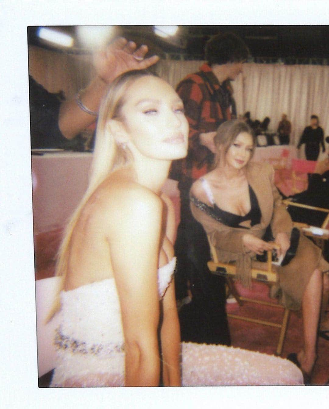 ジジ・ハディッドさんのインスタグラム写真 - (ジジ・ハディッドInstagram)「I had the best time Thursday night @victoriassecret 💗 on Dec 2nd we share the full show with the world, but those couple of days we truly shared with each other. I feel so lucky to be able to work with not only incredibly inspiring women I’ve looked up to what feels like my entire life, but a full cast of girls who genuinely embraces supporting, LOVING, and uplifting one another. I am so proud of all of you, I have so much love for you (pictured or not)- the sisterhood grows so quickly and naturally, even with girls who just met this week. Huge thanks to Ed, @10magazine, @monica.mitro, @johndavidpfeiffer for having me again -you know it’s forever a dream come true and honor ! - and to every single person who worked their a**es off all year and week behind the scenes for showday to be such a beautiful, positive, epic, and emotional one, WE APPRECIATE YOU ALL SO MUCH! CANT WAIT FOR EVERYONE TO SEE THE SHOW @abcnetwork December 2nd !! #VSFS2018」11月11日 3時24分 - gigihadid