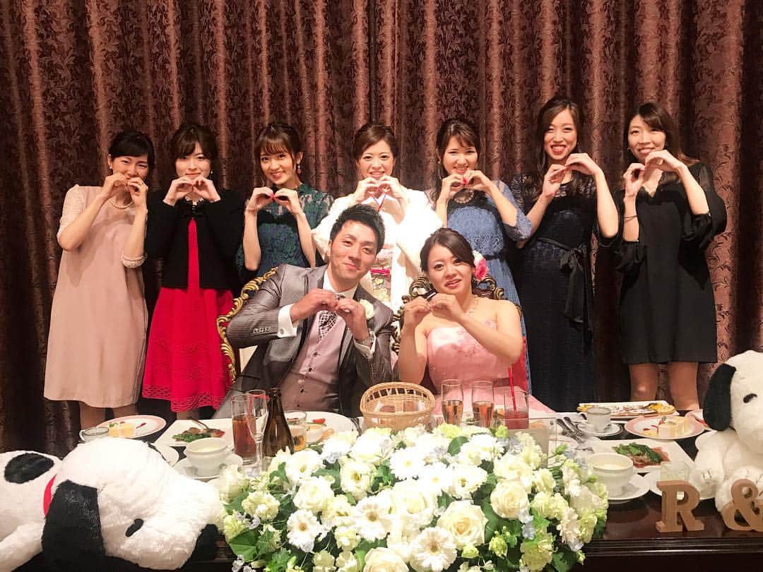 村瀬葵のインスタグラム：「・ けーちゃん結婚おめでとう💍💕 幸せな時間と感動をありがとう✨ けーちゃんらしく笑いあり涙ありで ステキな式だったなぁ😌  4年半ぶりに大好きなU∞が 全員集合出来て嬉しすぎました😭💞 2018.11.10 ・ #happy #wedding #U∞ #love #thankyou #congratulations #friend #forever #instagood #instalike #cute #girl #follow4like #followme #結婚 #おめでとう #大好き #高校メンバー #エイト #友達 #4年半ぶり #全員集合 #感動 #嬉しすぎた #エイトポーズ #無限大 #幸せ」