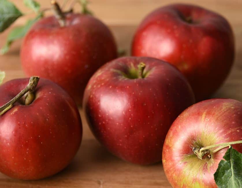 ANDERSEN アンデルセンさんのインスタグラム写真 - (ANDERSEN アンデルセンInstagram)「焼きりんご . 甘酸っぱい紅玉に、シナモンバターを塗って こんがり焼いた焼きりんご。 . 手軽にできる季節のデザートです。 . アイスを添えてデザートに、 赤ワインに合わせてもおすすめ🍷 . りんごがおいしい季節です🍎 . 作り方は、アンデルセンのホームページ パンを楽しむレシピでご紹介しています。 . #焼きりんご #りんごのデザート #レシピ #パンを楽しむレシピ #デザートレシピ #紅玉 #🍎 #アンデルセン #ベーカリー #パン #アンデルセンのパン #パン屋 #デンマーク #ヒュッゲ . #andersen #bakery #bread #instabread #instafood #Apple #HYGGE #hygge #apple #bakedapple」11月11日 7時42分 - andersen_official_jp