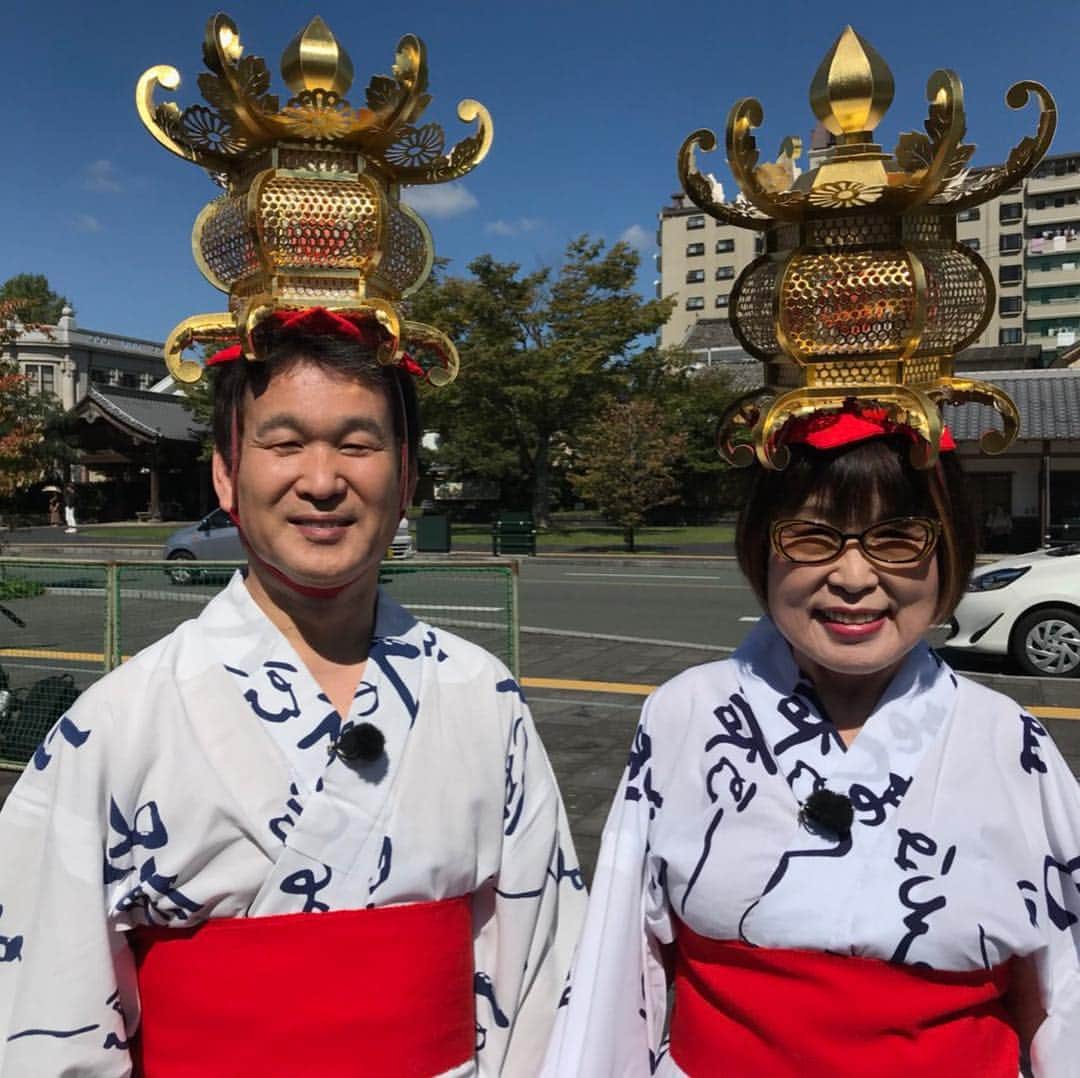 虎谷温子さんのインスタグラム写真 - (虎谷温子Instagram)「大阪城公園では「森ちゃんのラーメンフェスタ」盛り上がっておりますが…今日10時55分からは、「旅ぷら」です！ この写真…辛坊さんの、装いと表情のギャップが…💧 #辛坊治郎 さん #田嶋陽子 さん #ラテ欄には #ケンカ旅 #とかいてある… #どんな旅なんだろう」11月11日 8時12分 - atsukotoraya.ytv