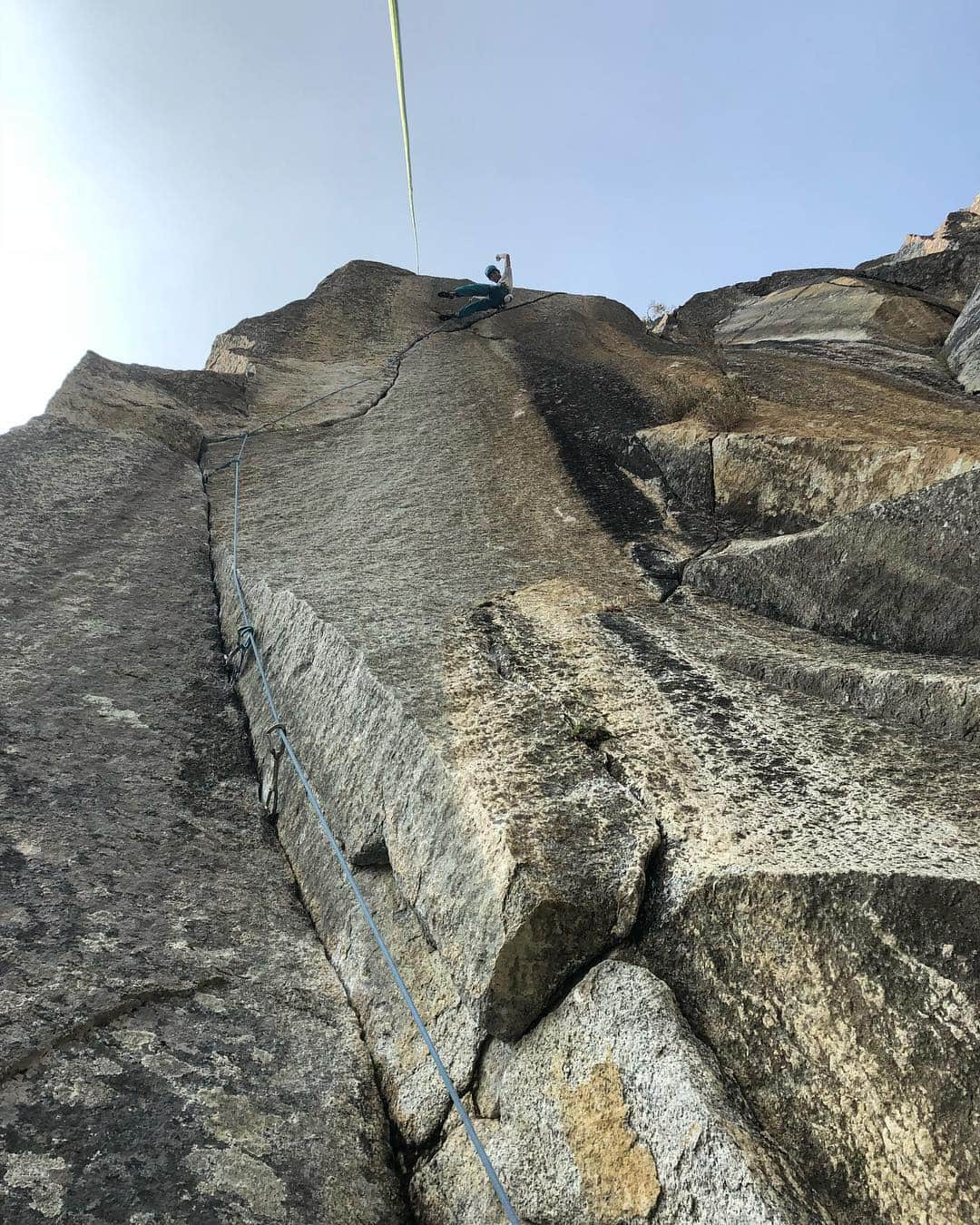 植田夢月のインスタグラム：「・ 11/10 My husband sent The Phoenix / 5.13a!!! Epic. Huge congrats!!!! His great achievement motivated me so much. ・ The Phoenix is one of the super classic routes in Yosemite. It is said this is the first 5.13 freeclimbed in the world. ・ ・ 夫が、フェニックス / 5.13aを完登。挑戦し始めて3日目。本当にギリギリのトライで、いつ落ちてもおかしくなかったけど、耐えて耐えてしっかり完登した。本当におめでとう。 ・ ・ #yosemiteclimbing #yosemitenationalpark #yosemitevalley #cascadefalls #tradclimbing #crackclimbing」