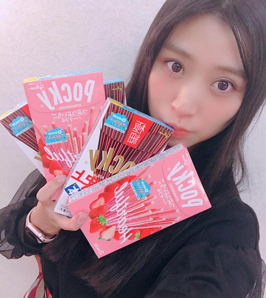 根岸愛のインスタグラム：「今日はポッキーの日😊💕 #ポッキーの日 #ポッキー」