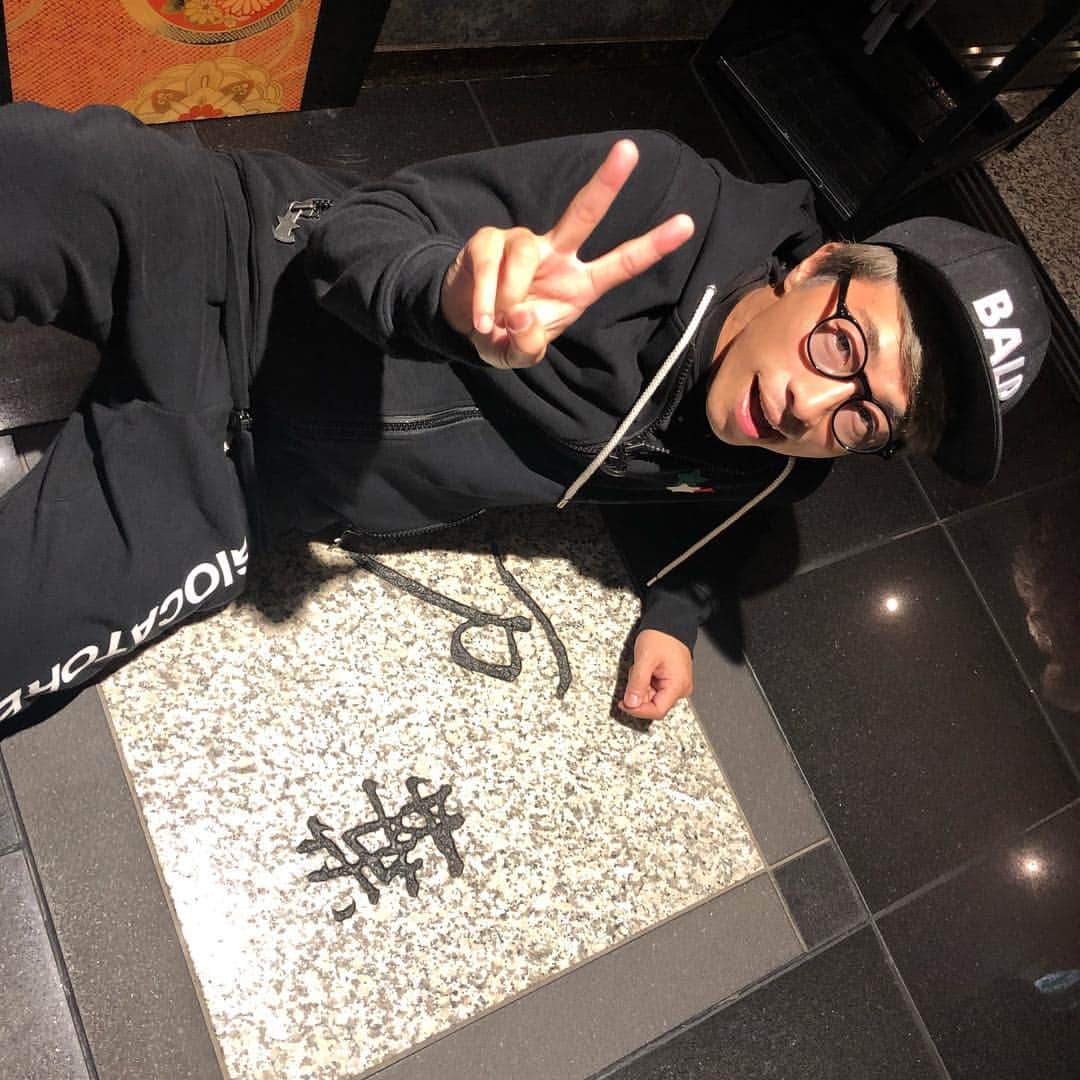 田村淳のインスタグラム：「福岡で朝まで飲み明かしました クラブ 万葉のママさんが 素敵過ぎた^_^ 大人の社交場の楽しみ方がわかるようになってきましたw  クラブからクラブへ♡  #万葉」
