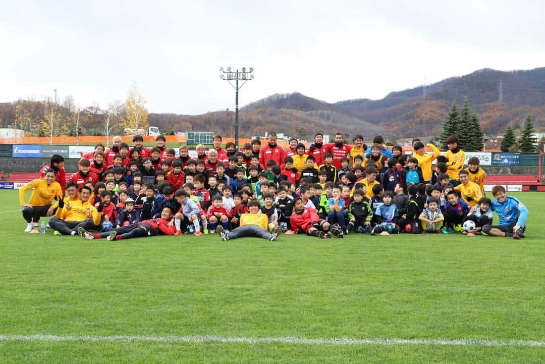 都倉賢さんのインスタグラム写真 - (都倉賢Instagram)「浦和レッドダイヤモンズ×北海道コンサドーレ札幌「TEAM AS ONE 北海道胆振東部地震サッカー交流」 子供達の笑顔を見れて嬉しかったな。 僕達は常にみんなと寄り添っていくよ！  今回この様な提案&実行してくれたレッズの選手スタッフ関係者の皆さん本当に有難うございました。  サッカーの力、スポーツの力を改めて実感しました。  #元気です北海道」11月11日 14時05分 - tokuraken