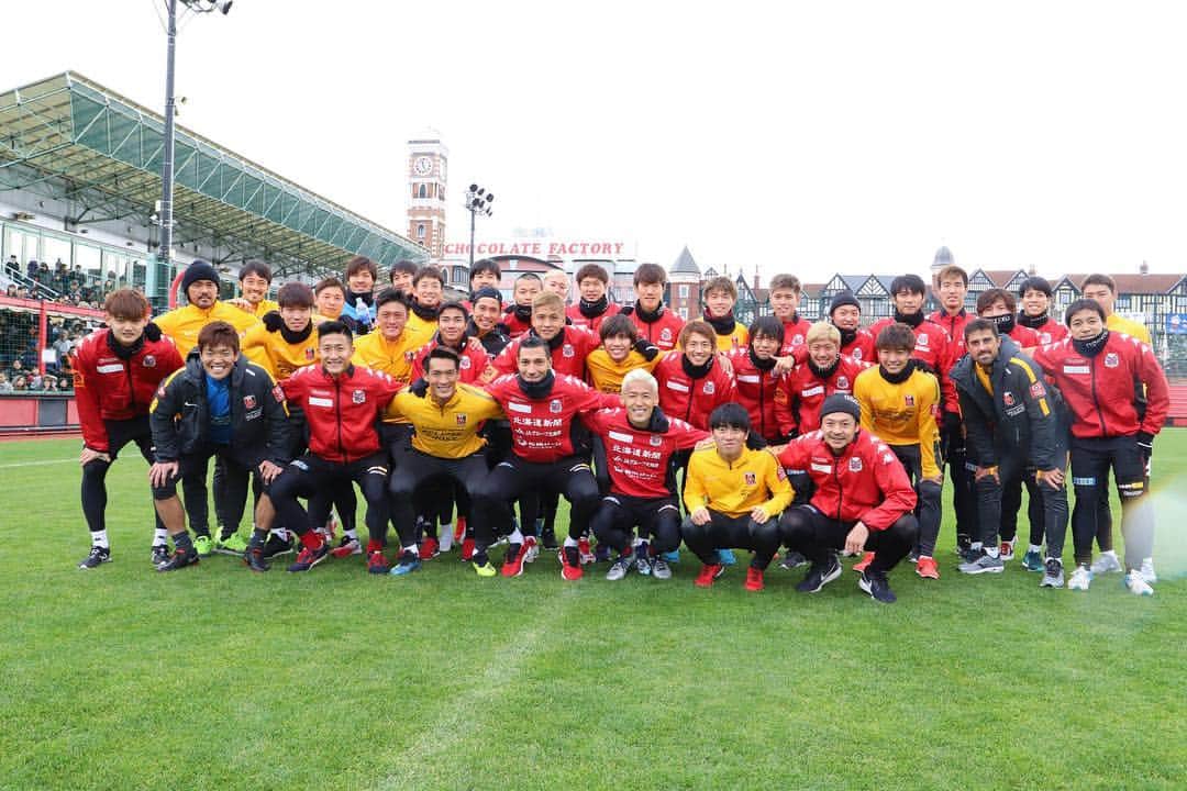 都倉賢のインスタグラム：「浦和レッドダイヤモンズ×北海道コンサドーレ札幌「TEAM AS ONE 北海道胆振東部地震サッカー交流」 子供達の笑顔を見れて嬉しかったな。 僕達は常にみんなと寄り添っていくよ！  今回この様な提案&実行してくれたレッズの選手スタッフ関係者の皆さん本当に有難うございました。  サッカーの力、スポーツの力を改めて実感しました。  #元気です北海道」