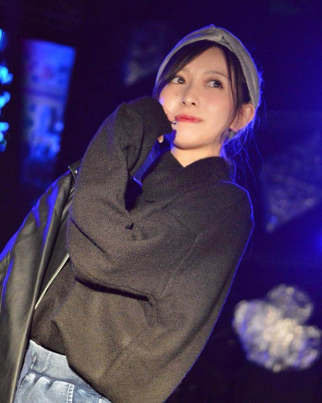 石橋実久さんのインスタグラム写真 - (石橋実久Instagram)「こんばんは🌝 ファッションショー第3弾！ブラック×デニムのペアコーデ❤︎ - #GU さんから協賛いただき、素敵なペアコーデまで組んでもらっちゃいました✴︎ お相手は ミスターNo.2のやんくんです🌼 - キメキメのキメしてます！笑 普段着ない新鮮な組み合わせだったな〜新境地開拓😇 - みなさん素敵なお写真撮ってくれてありがとうございます！💫 - 11/12(月)22:00〜インスタライブします！お知らせしたいことがたくさんです！久しぶりにお話ししましょう〜🌱 - #桜美林#ミスコン#ミスミスター#ファイナリスト#ミスコンテスト#ファッションショー#モデル#コーデ#GU#石橋実久#20181027#cool#black#denim#coordinate#autumn#fashion#festival#camera#photo#photography#portrait#portraitphotography#girl#model#follow」11月12日 0時46分 - miku_ishibashi