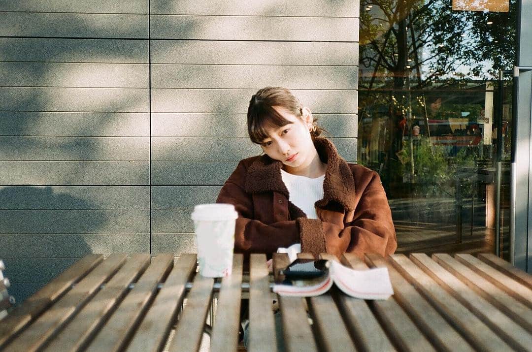 岡本夏美さんのインスタグラム写真 - (岡本夏美Instagram)「私の休日 コーヒーと、本あれば 1日が成立する説  #📸しんゆうかめら #film #natsufilm」11月11日 16時16分 - okamoto_natsumi