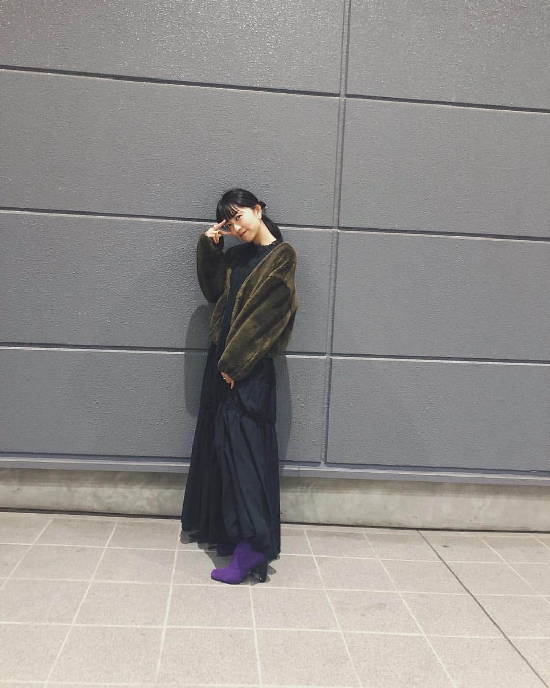 小島梨里杏さんのインスタグラム写真 - (小島梨里杏Instagram)「全身はこちら。紫ブーツがポイント。ごっとゅー @k.goto.k スタイリング😚✌︎」11月11日 16時34分 - r_riria