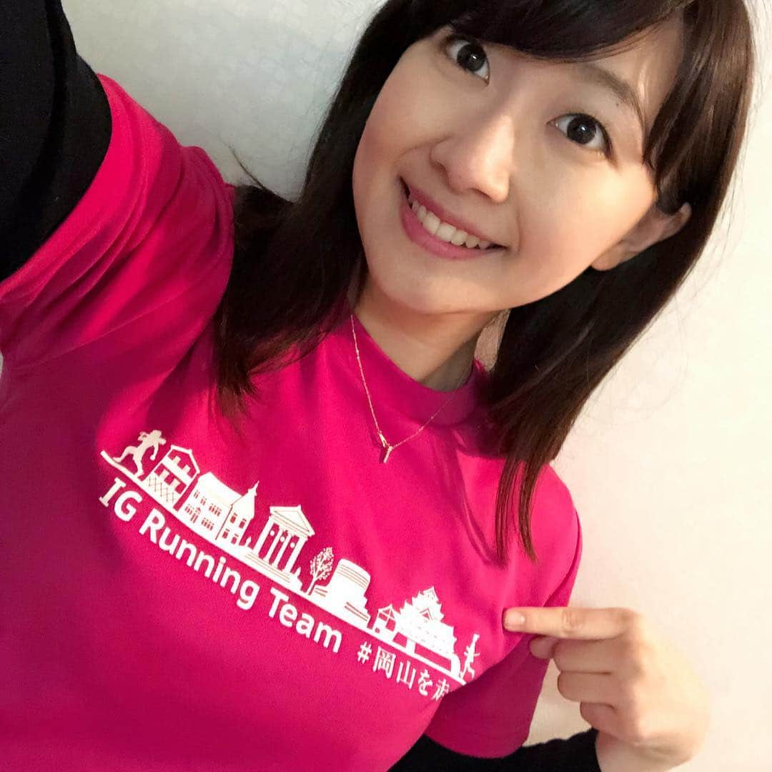 佐竹明咲美さんのインスタグラム写真 - (佐竹明咲美Instagram)「おかやまマラソン、 みなさん本当にお疲れ様でした！ ランナーのみなさんが 一歩でも多く前に進めますように！と思いながら 沿道で声援を送っていましたが、 コースから声をかけてくださるみなさんに 逆にたくさんの元気を頂きました✨ みなさんキラキラしてたなぁ😍 かっこよかったです！！ . . 今日は取材でお世話になった、 #ig岡山ランナーズ のTシャツを着て応援しました📣 これ着て走りたかったなぁ😢 . せっかく練習してきたので、 ランニングは続けていこうと思います♪ また楽しく走れる日が来ますように⭐︎ . . みなさん、今日は本当に おつかれさまでした！！！ . #おかやまマラソン #岡山を走ル #ig岡山」11月11日 16時51分 - asami_satake