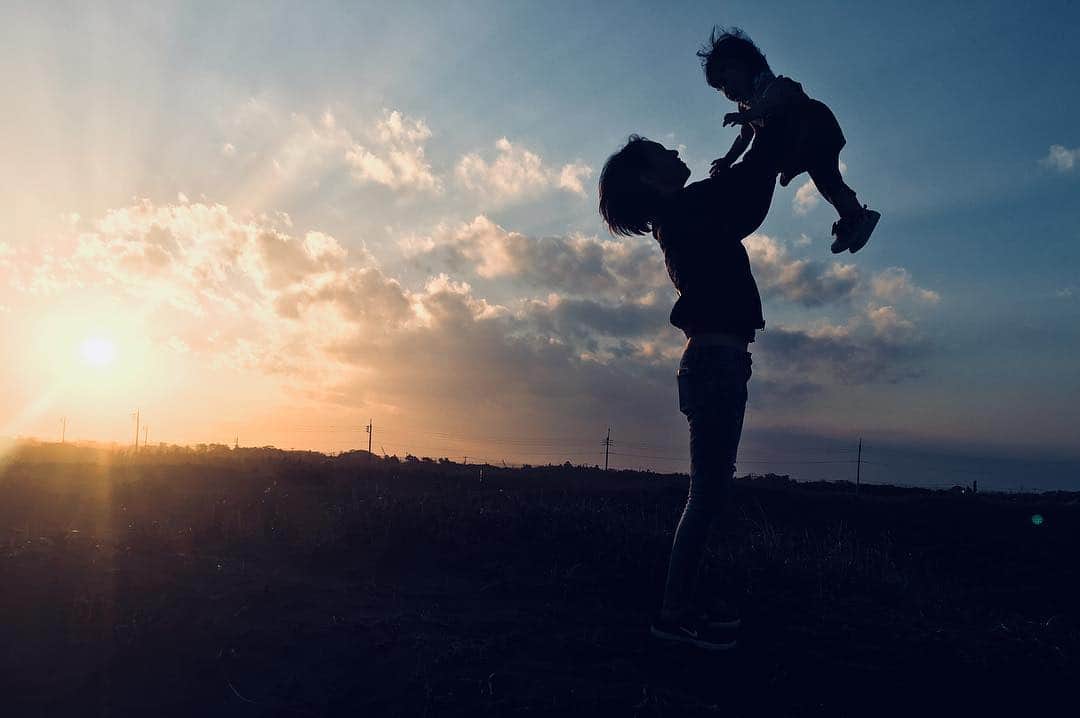 宮坂桃子のインスタグラム：「🌅✨🧡」