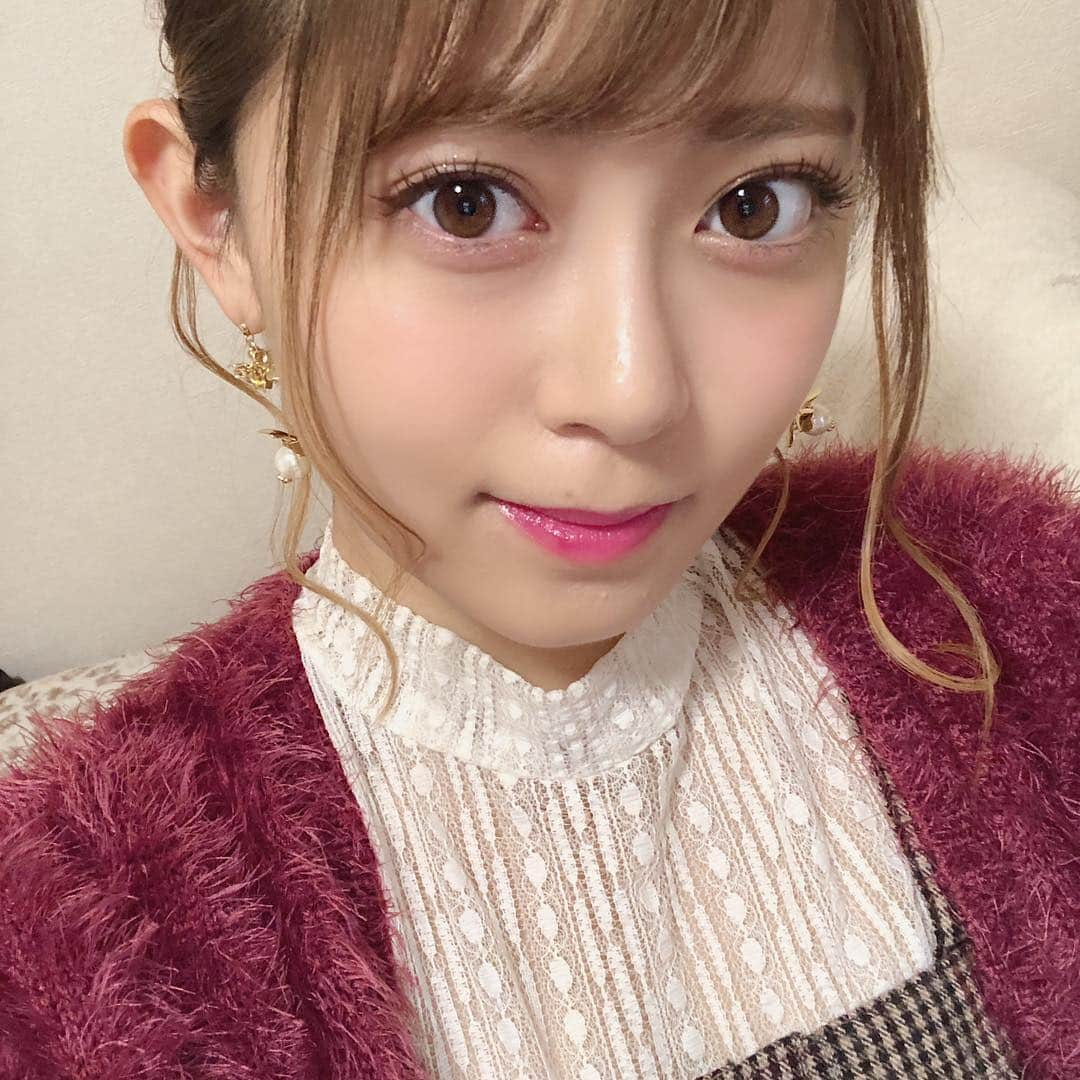 岩花詩乃さんのインスタグラム写真 - (岩花詩乃Instagram)「新しいピアス👂🏻 ミスマリン(@missmarine_ )のピアスです！ ゆらゆら揺れて可愛い😌💓2枚目に動画のせてます！ ミスマリンは可愛いアクセサリーばかりで、これの他にも何個か持ってるんです！ アクセサリーオタクだからたくさん集めたくなります🤔 わたしのインスタを見たで10%OFFになるみたいなので、是非行ってみてください🚶‍♀️通販もあります🙆🏼 * * #福岡#ミスマリン#missmarine#アクセサリー#ピアス」11月11日 19時06分 - 4shino_iwahana1