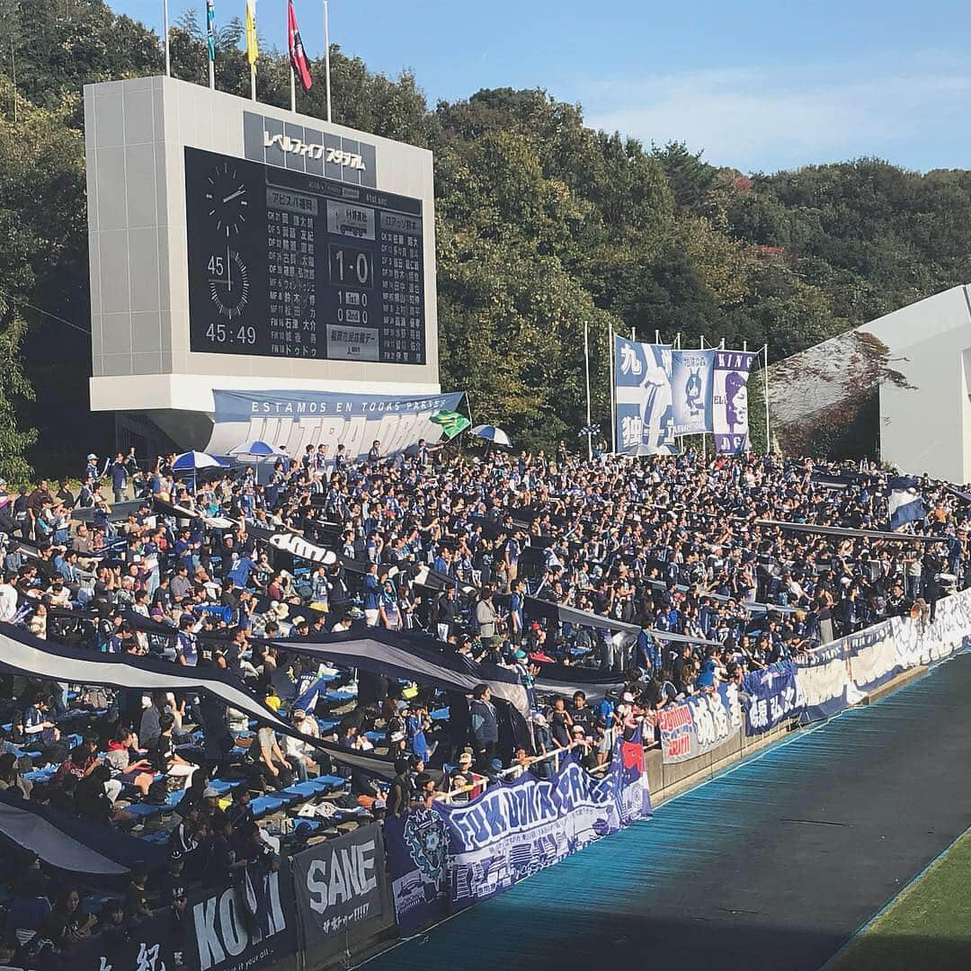 川崎優さんのインスタグラム写真 - (川崎優Instagram)「. . まなちゃん誘ってアビスパのホーム最終戦⚽️ 石津選手のゴールで先制、その1点を守り切って勝利！圍選手のビッグセーブも💪 残り１試合岐阜戦とプレーオフ３試合勝って…J1復帰に期待してます！ . . スタジアムの熱気にもパワーをもろた🧔🏼✨楽しかった〜♬明日も仕事がんばろう！！！ #avispa #アビスパ福岡 #レベルファイブスタジアム #レベスタ #昇 #当日券買えてよかった涙 #OFFICENOIR」11月11日 19時15分 - yuu__noir