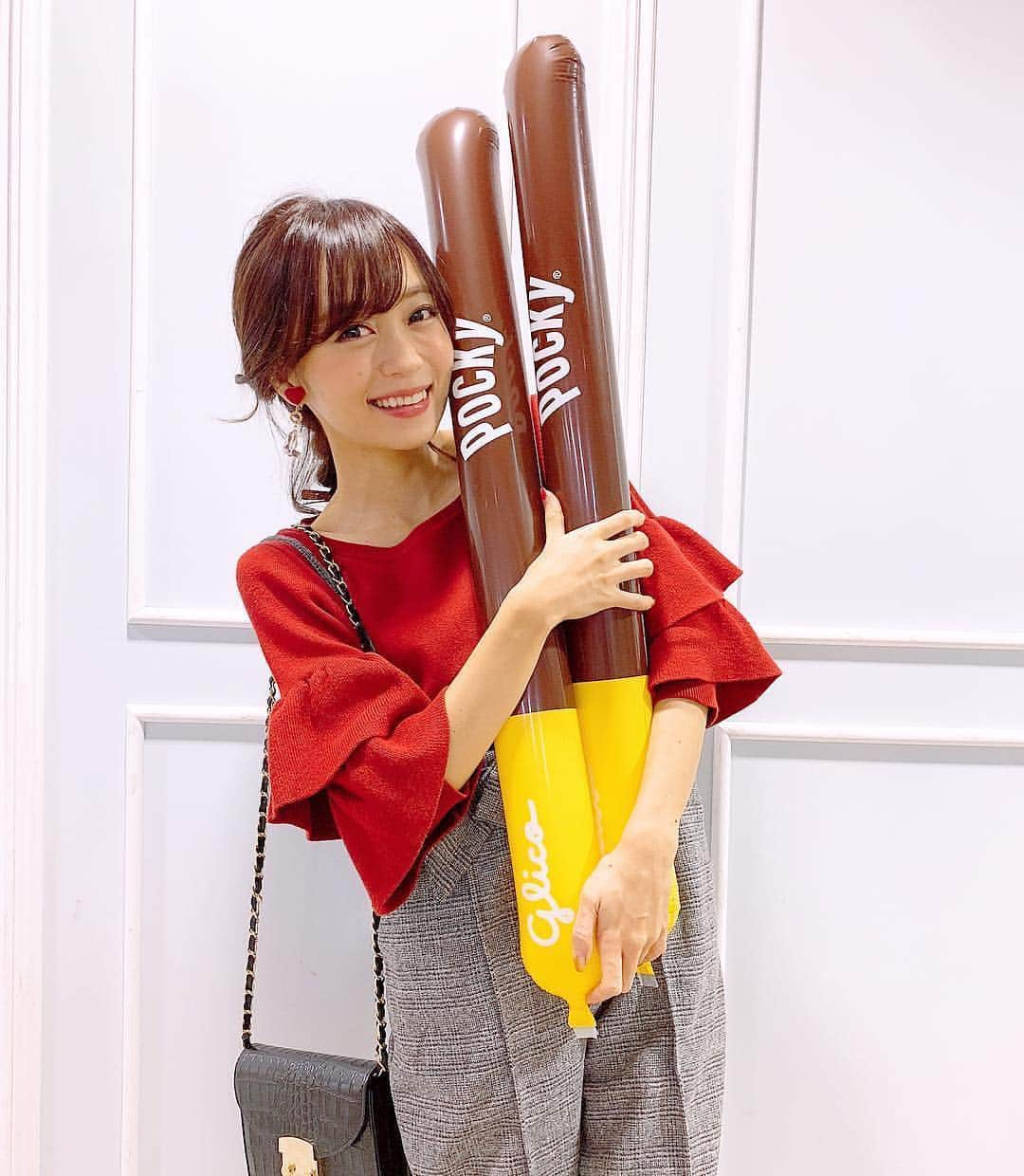 ❤️cutie.jp❤️【キューピー】さんのインスタグラム写真 - (❤️cutie.jp❤️【キューピー】Instagram)「* 今回ご紹介させて頂きますのは 4回目のご紹介になります * みーやんさん＜@mi_yan0101＞の素敵なお写真です📷✨ * 本日11月11日はポッキーの日 という事で❗️ * みーやんさんwithでかポッキー😘❣️ * こういう◯◯の日的なイベントを全力で楽しむみーやんさん🤩 * そのお姿、かわみ不可避😍💕 * こんなに可愛いのにお高く留まらないなんて… あれですか、聖母の生まれ変わりですか👼🏻 * みーやんさん シェアハピなお写真、 誠にありがとうございました💗 ＿＿＿＿＿＿＿＿＿＿＿＿＿＿＿＿ ◆◇◆◇◆◇◆◇◆◇◆◇◆◇◆◇ ￣￣￣￣￣￣￣￣￣￣￣￣￣￣￣￣ 紹介をご希望の方は 投稿の写真へのタグ(@cutie.jp) と #キューティー のタグ付けをお願い致します💗💗 ＿＿＿＿＿＿＿＿＿＿＿＿＿＿＿＿ ◆◇◆◇◆◇◆◇◆◇◆◇◆◇◆◇ ￣￣￣￣￣￣￣￣￣￣￣￣￣￣￣￣ 🐾姉妹アカウント情報🐾 極上の可愛さで癒しをお届けする 🐶 @cutie.fam 😺 * 「ペット」ではなく「家族」 という想いから * .petではなくfamilyの略 【 @cutie.fam 】と名付けました❗️ * 是非フォローしてみて下さい✨ ＿＿＿＿＿＿＿＿＿＿＿＿＿＿＿＿ ◆◇◆◇◆◇◆◇◆◇◆◇◆◇◆◇ ￣￣￣￣￣￣￣￣￣￣￣￣￣￣￣￣ @mi_yan0101 #美女 #美人 #みーやん #透明感 #モデル #綺麗 #ポッキー #ポッキーの日 #関西モデル #美人 #グリコ #イベント #今日は何の日 #チョコ #チョコレート #instagood #fashion #make #makeup #キューティー #cute #cutie #kawaii #fashion #beauty」11月11日 20時24分 - cutie.jp