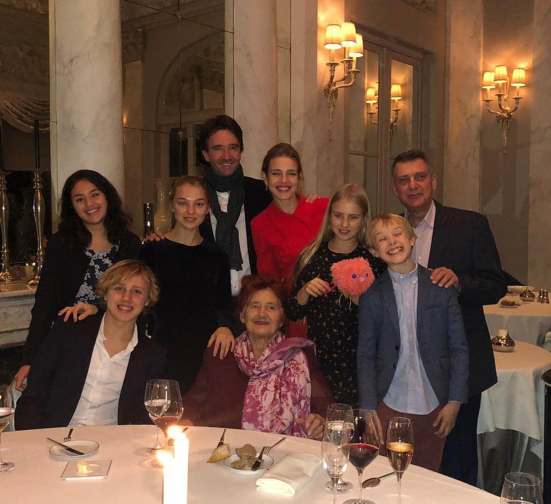 ナタリア・ヴォディアノヴァさんのインスタグラム写真 - (ナタリア・ヴォディアノヴァInstagram)「The best gift for this family is clearly an incredible meal and many many many Russian style toasts 🥂 😋🤤🤭😅😍happy 89th birthday grandma 👵🏻💕🎁 ps: thanks for a delicious dinner treat @antoinearnault Семейное застолье с Бабуней во главе - ничего не может быть лучше, когда родные собираются вместе и тосты звучат на русском! 🥂 😋🤤🤭😅😍 С твоим 89м днём рождения, моя дорогая Бабуничка! 👵🏻💕🎁」11月11日 21時35分 - natasupernova