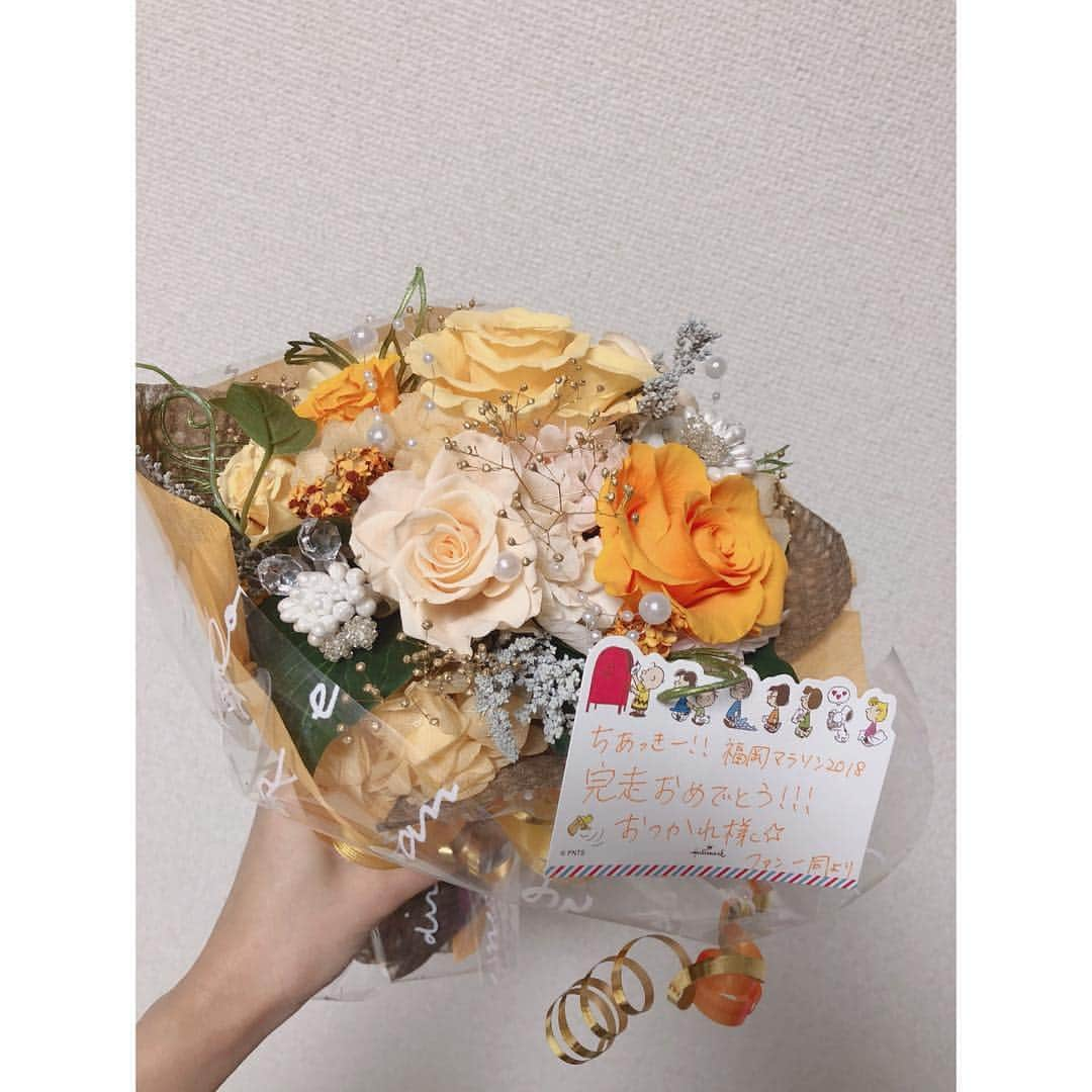 吉川千愛さんのインスタグラム写真 - (吉川千愛Instagram)「可愛いおめでとうのお花💐 ファンの皆さんに いただいた🧡🧡🧡 ありがとう🧡🧡🧡 フィニッシュのところの 綺麗なコスモスが満開だったので 記念に〜🤗💓 #LinQ #福岡マラソン #福岡マラソン2018 #福岡 #天神 #糸島 #吉川千愛 #svolme」11月11日 23時28分 - chiaki_yo