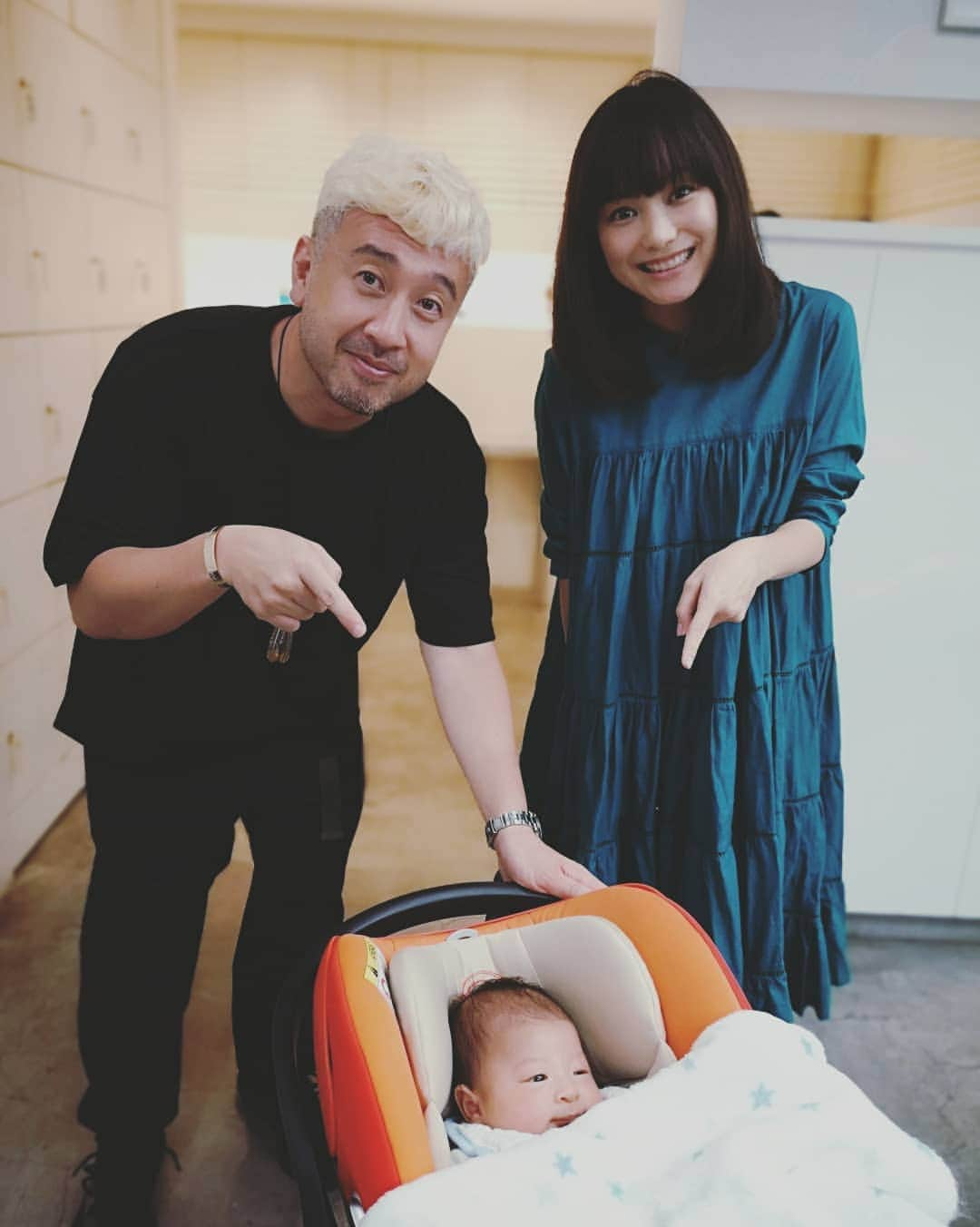 蛯原英里さんのインスタグラム写真 - (蛯原英里Instagram)「週末は、産後初めてヘアメンテに行ってきました！さっぱりして、気持ち良い～！　娘は、憧れのプリキュア「野乃はなちゃん」に。前髪短くしてご満悦でした！あきちゃんとかむちゃんもご対面♡かむちゃんは、まだカットしないけど伸びてきたらお願いします～。 #美容室 #ヘアカット#赤ちゃんのいる生活 #さっぱり#スッキリ#気持ちいい」11月12日 10時21分 - eriebihara