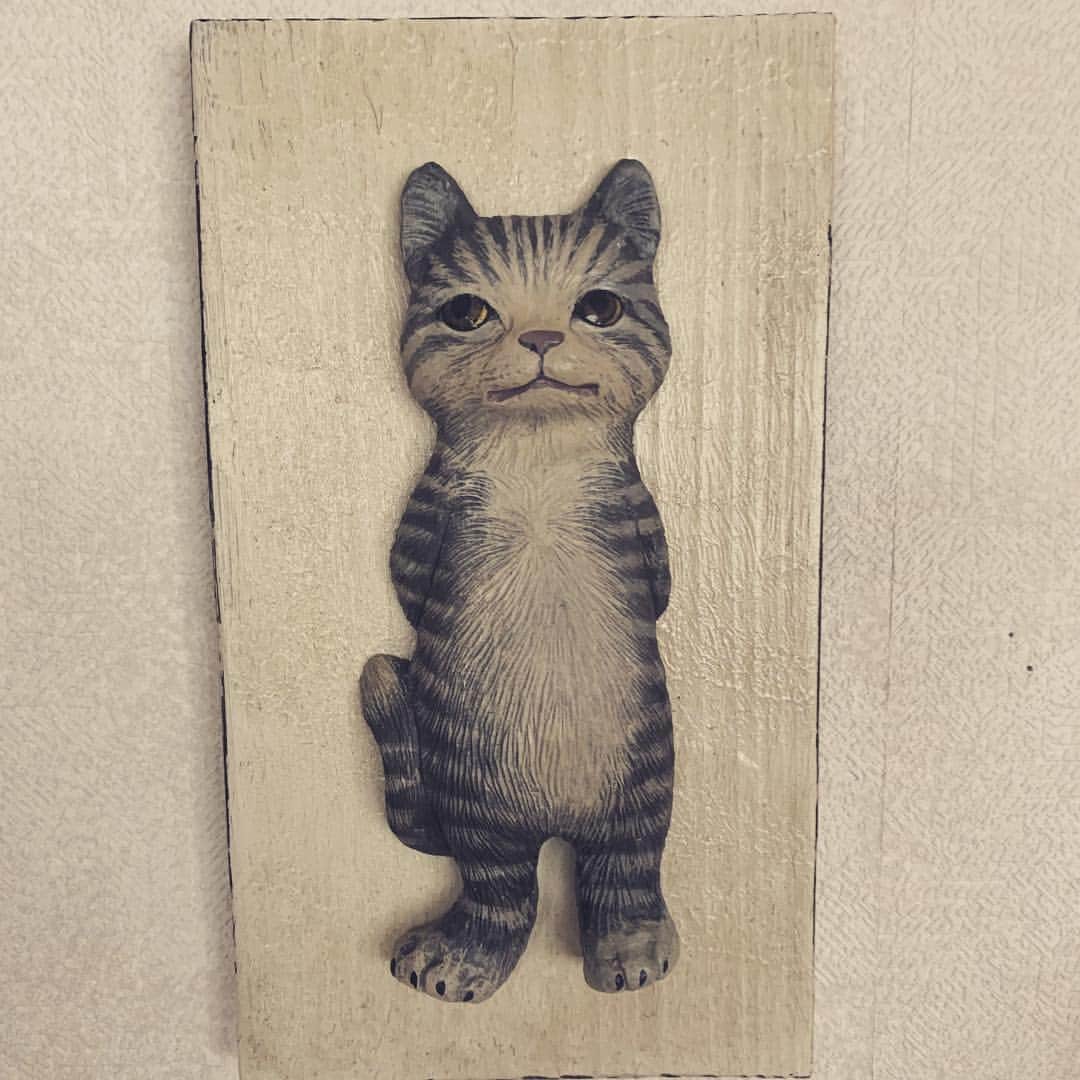 久島優子さんのインスタグラム写真 - (久島優子Instagram)「#デザインフェスタ へ行ってきました。 色々なアート作品が盛りだくさんで面白かった❣️ #戦利品  は、 一緒にマルシェをやったことのある #yuikumako  さんのイラストグッズ❣️ 世界観のある可愛いイラストがツボです😍 もう一つは、 これまたツボった、 樹脂で作られた猫のオブジェ❣️ なんとも不思議な可愛いさ〜😍」11月12日 9時23分 - kussy_22