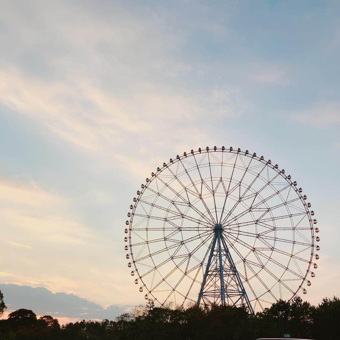 山内智恵さんのインスタグラム写真 - (山内智恵Instagram)「葛西臨海公園へ✨ ・ 撮影でしか来たことなかったけど💦 ・ ここって 観覧車、ゲーム場、海岸、出店、水族館、ホテルなどなど、いろいろ楽しめるんだねー💖💕💖 ・ もっとたくさん出店ほしいな✨ #山内智恵  #マキろん  #祇園まき  #葛西臨海公園」11月12日 18時36分 - chie_yamauchi