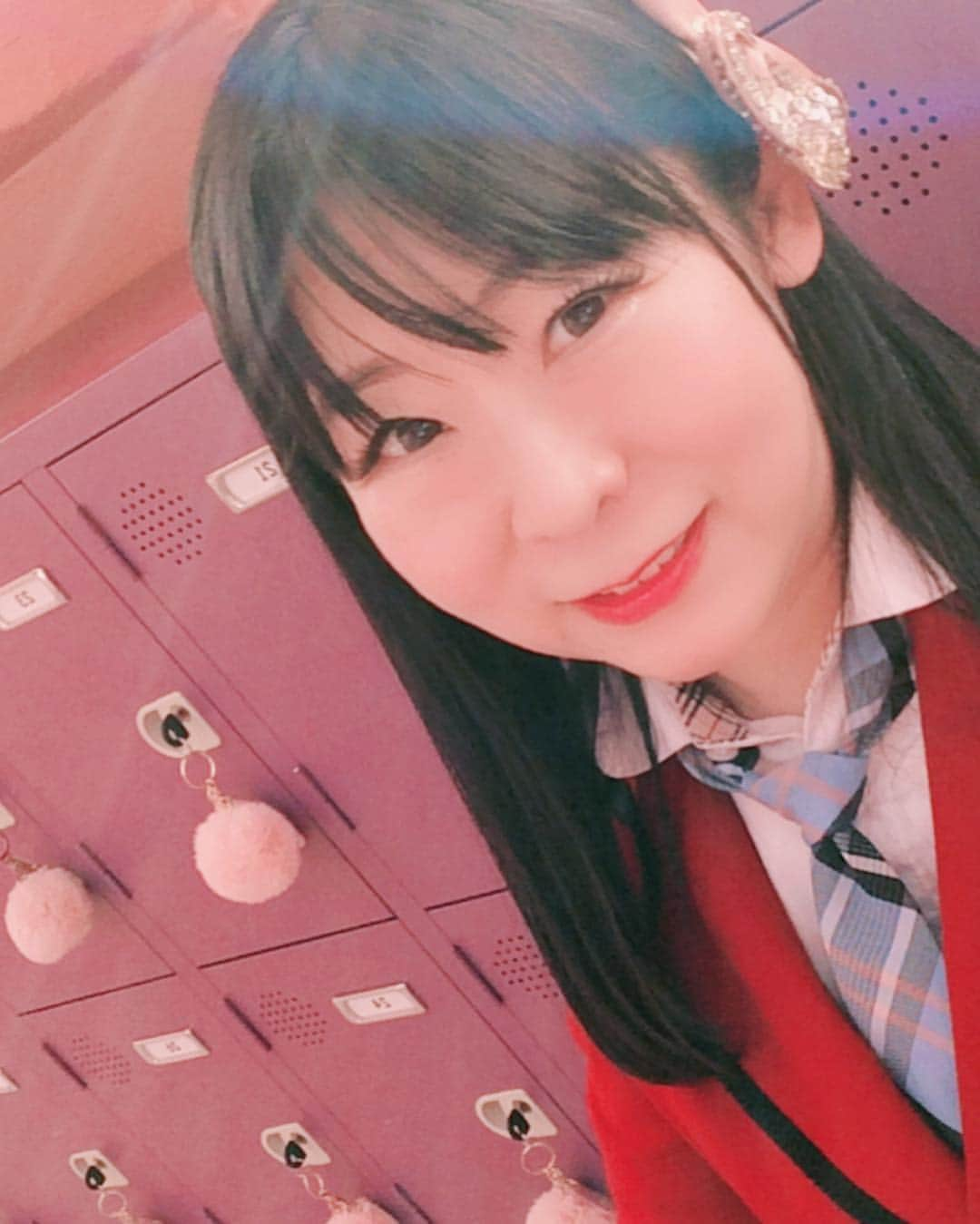 浜平恭子さんのインスタグラム写真 - (浜平恭子Instagram)「‪K-POPアイドルや韓国ドラマを見ていて、韓国の学生服って可愛いな💖と思うことありますよね(๑′ᴗ‵๑)‬ ‪ソウルのホンデにある人気のスポット、NUGUNA制服レンタルに潜入してきました✨‬ ‪①おはようっ🌞‬ ‪②ラブレターもらっちゃった💌‬ ‪③先生、答えが分かりましたー🙋‍♀️‬ ④帰り道、何食べようかな❓ ⑤恋バナ⁉️相談に乗るよ👩 ⑥これからも友達ね💐 ⑦そろそろ帰ろうか✨ ⑧バイバーイ👋 ‪というイメージです（笑）‬ ホンマごめんなさい🙇‍♀️💦 ‪楽しかった😆‬」11月12日 19時16分 - hamahi1231