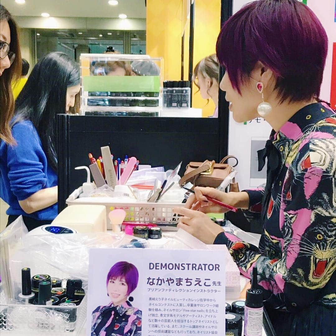 なかやまちえこさんのインスタグラム写真 - (なかやまちえこInstagram)「NAIL EXPO 2018.11/11.12 早起きして来てくれた方、お声がけくださった方、初めましての方、sns見てるとお言葉くださった方、いつもセミナーも来てくれる方、遠くから来てくれた方、ついでに見てくださった方や、暇つぶしに見てくれた方など皆様大好きですありがとうございました😭😭😭🙏セミナー来てくださる方でデモ中に見かけて後で探したら見つけられずご挨拶できなかったりもして来てくれてたのにごめんなさい💦💦来てくれた皆様本当にありがとうございます！！！！ またお会いできますように😌😌😌💕 プリアンファのスタッフの皆様、諸富さん木村さん藤島さんもいつもありがとうございます😭🙏🙏🙏 お手伝いしてくれたtriciaの生徒さん、アルバイトの方など皆様のご協力あって大変助かりました！！！ありがとうございます！多大なる感謝を🙏🙏🙏 #なかやまセミナー @pregelofficial」11月12日 20時01分 - chiekonakayama