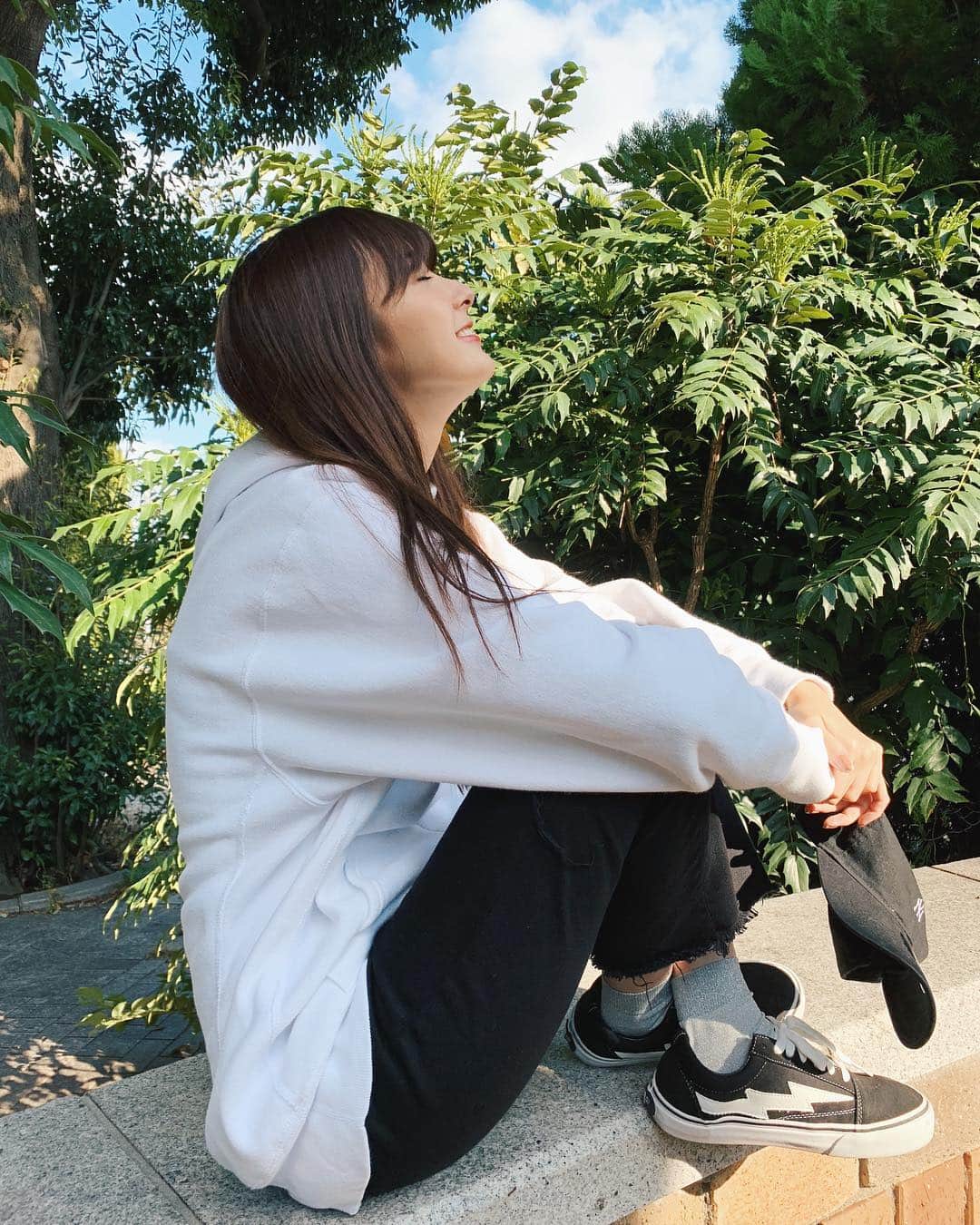 宮本茉由さんのインスタグラム写真 - (宮本茉由Instagram)「ままとお散歩☺︎♡🌿 #まゆふく」11月12日 12時07分 - mayu_miyamoto_official