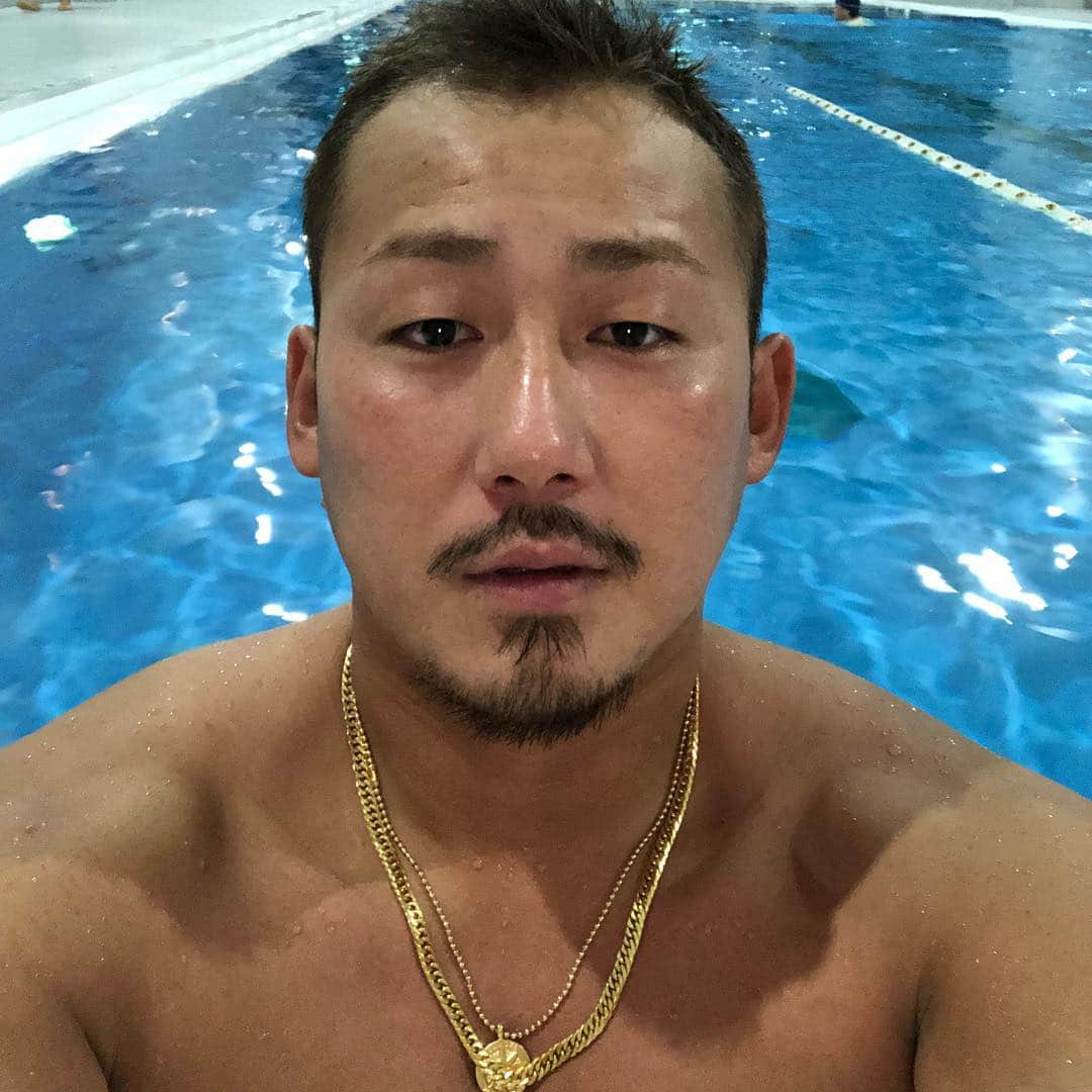 中田翔さんのインスタグラム写真 - (中田翔Instagram)「皆さんお疲れ様です！ 今日もがっつりやってきました！！500キロはきつかった。。プールでクールダウン笑 #中田翔#秀島正芳」11月12日 13時27分 - shonakata_official