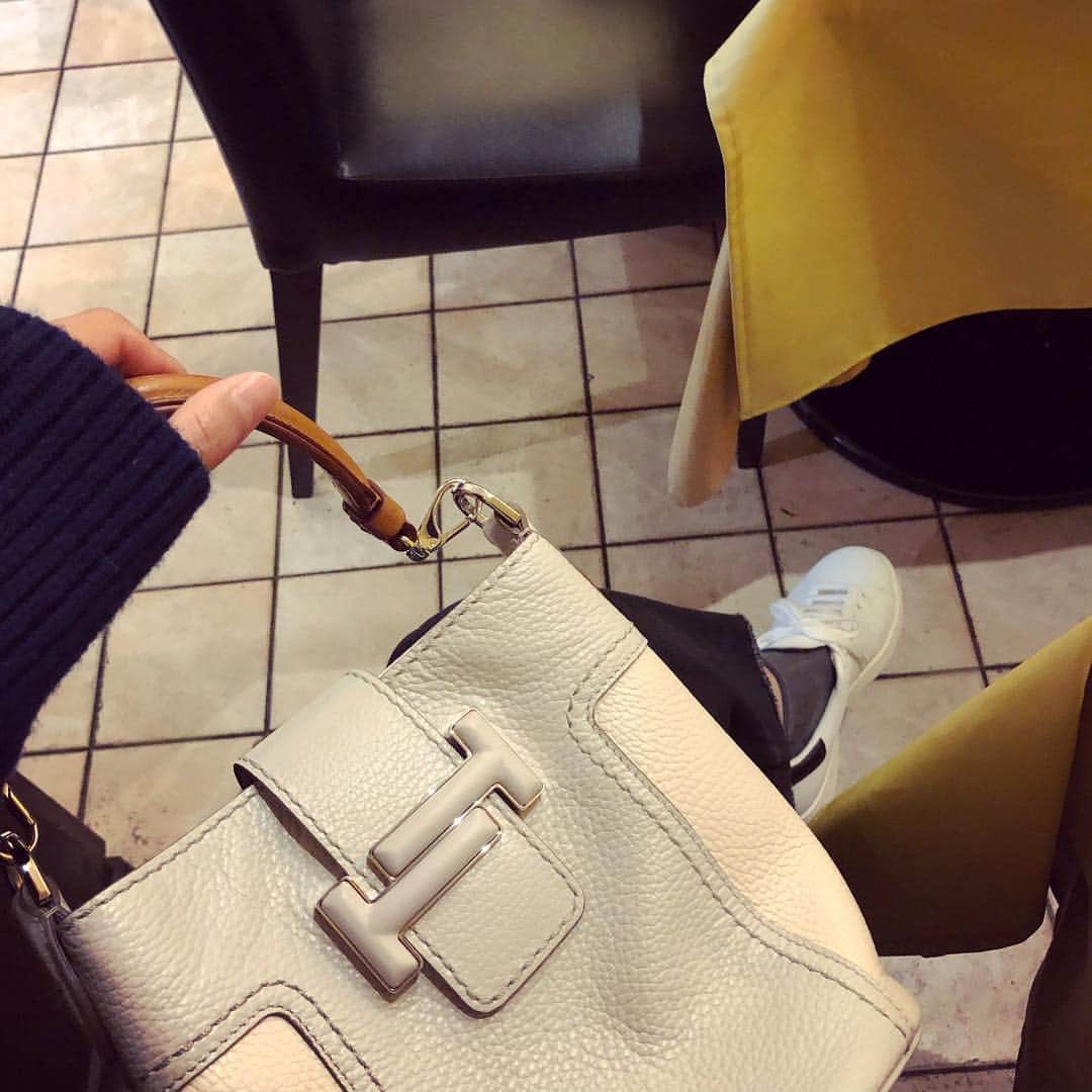 のインスタグラム：「ふと、バッグや靴が愛おしくなる。いつもと変わらないのに…そんな子達だけに囲まれたい。たくさんはいらない(^^)」