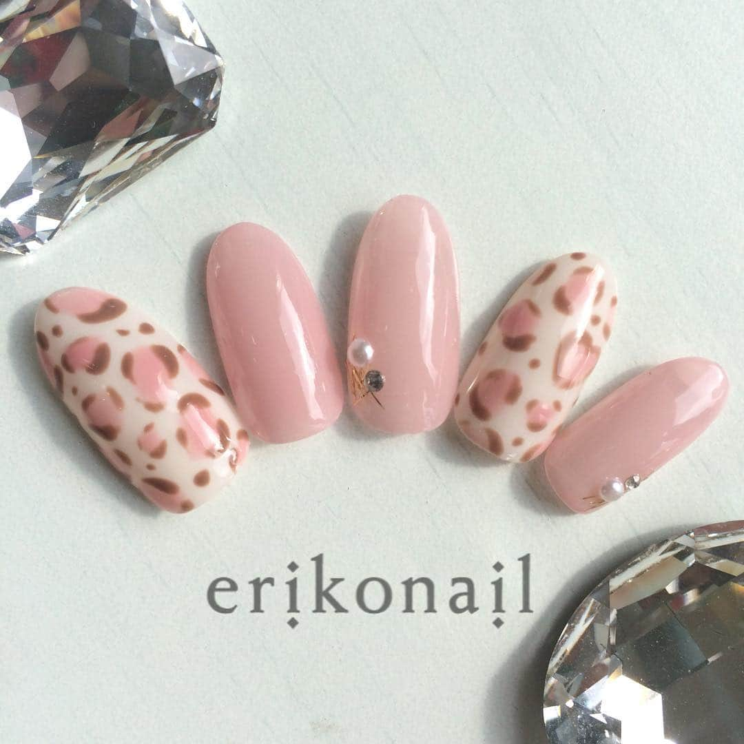 黒崎えり子さんのインスタグラム写真 - (黒崎えり子Instagram)「erikonail HIROO  ネイルチェンジにいかがでしょうか？💅💕 #モアクチュール #218エッセンシャルピンク #308バニラミルク #151ブラウニーヌード #広尾限定ジェルネイルプラン #erikonail#エリコネイル #erikonailhiroo #エリコネイル広尾 #ネイル#ネイルアート#ネイルデザイン #ジェルネイル#nail#nails#nailart#naildesign#gelnail#gel #morecouture #moregel#モアジェル #네일#젤네일#美甲 #jna認定ネイルサロン」11月12日 14時06分 - erikonail