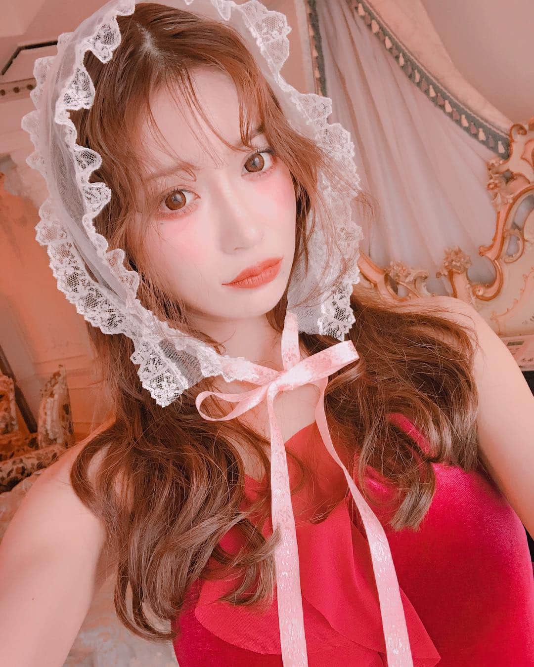 明日花キララのインスタグラム：「たのしみ..👰🏼❤︎ #カレンダー撮影」