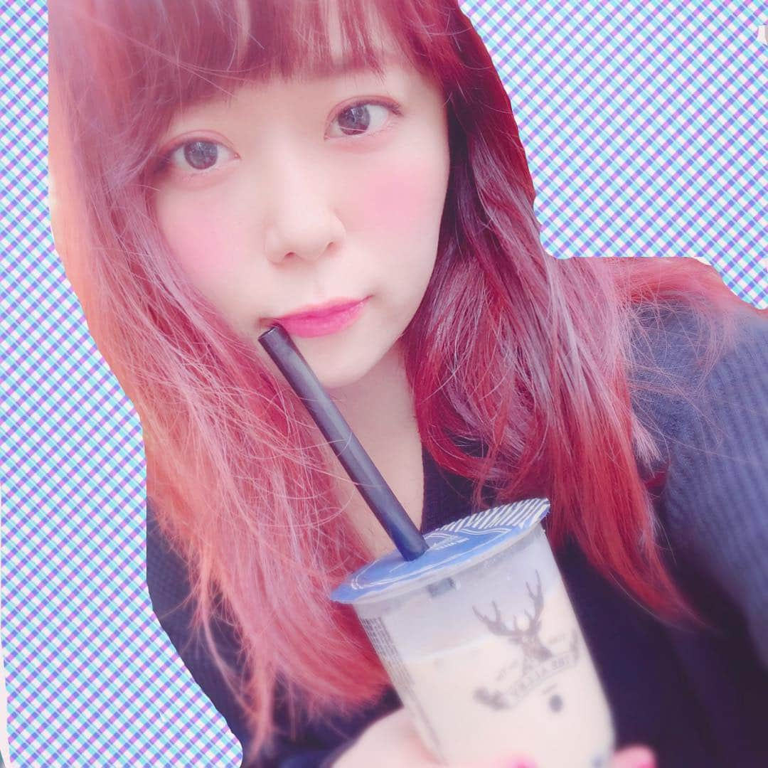 井口裕香さんのインスタグラム写真 - (井口裕香Instagram)「💟 そうです、髪の毛染めました。 髪色も服装も小物もピンク赤紫系が多くなる季節到来です。 #冬 #紫 #😈 #💜 #💟 #漬けマグロカラー🍣」11月12日 16時05分 - ooo31_iguchiyuka_31ooo