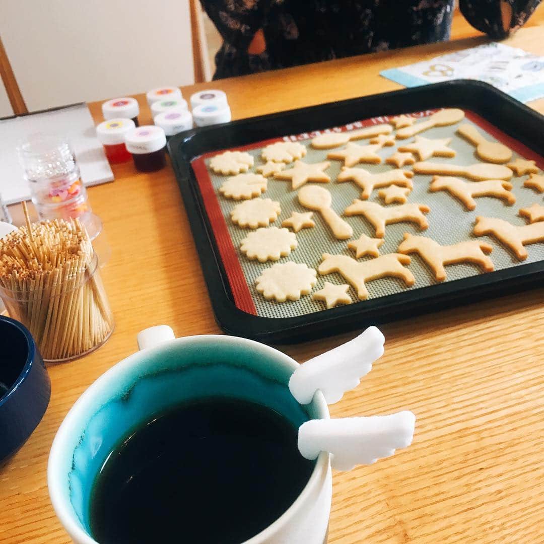 momoroさんのインスタグラム写真 - (momoroInstagram)「‪アイシングクッキー会。‬ ‪楽しい、、！‬ #アイシングクッキー #クッキー #sugarcookie #cookies」11月12日 16時11分 - momoro6666