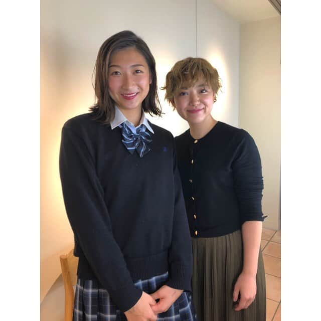 池江璃花子さんのインスタグラム写真 - (池江璃花子Instagram)「* 今日は、学校終わってから用事を済ませて約2ヶ月ぶりの美容院💇‍♀️ 切るつもりなかったけど、10cmくらい衝動切りしてしまった…けど、大満足です☺️❤️ いつもありがとうございます✨ 3✂︎before  4✂︎after  #haircut #vancouncil #恵比寿 ちなみに髪の毛は染めたことないです。塩素で落ちてます…」11月12日 20時42分 - ikee.rikako