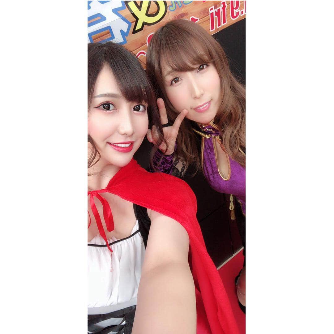 若月みいなさんのインスタグラム写真 - (若月みいなInstagram)「2018.11.09 in北海道🐮♥️ 1店舗目のスポット豊平店さんでのイベントありがとうございました🦋 . 1つ目のコスプレは魔女？と赤ずきんだったよ💜❤️ . #av女優  #北海道イベント  #サイン会  #タカラ映像  #1店舗目  #彩奈リナ  #若月みいな  #北海道のファンの皆さんは謙虚で穏やかな方が多かった #みんな優しくて最高」11月12日 21時31分 - wakatsuki_cmore