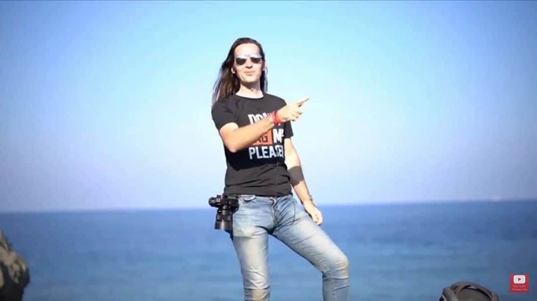 イルコ光の魔術師のインスタグラム：「さっきちょっと衝撃的な動画あげたので、ぜひ私のYouTubeチャンネルで見てね！かなりいい、安いカメラ見つけた‼️ちなみに、こんな短い動画用のInstagramもあるので、ぜひフォローよろしくね @ilkovideo  そして、YouTubeにも解説動画アップしてまーす‼️イルコで探したらチャンネル出ますよ. . 新しい @ilkomobile アカウントにiPhoneで撮ってるポートレートもアップしますよ！いい光があればカメラ&レンズはなんでもいいと思います . . #ストロビスト #ポートレート #sigma #105mm #instagramjapan #写メ #東京カメラ部 #ig_today #igersjp #tokyocameraclub #instalike #instagramhub #team_jp_ #vscogoodshot #marvelshots #fotodome #portrait_perfection #iphonephotography #イルコ #光の魔術師 #sigmalens #instagramhub #カメラ女子 #iphoneography  #lovers_nippon #ファインダー越しの私の世界 #写真好きな人と繋がりたい #portrait」
