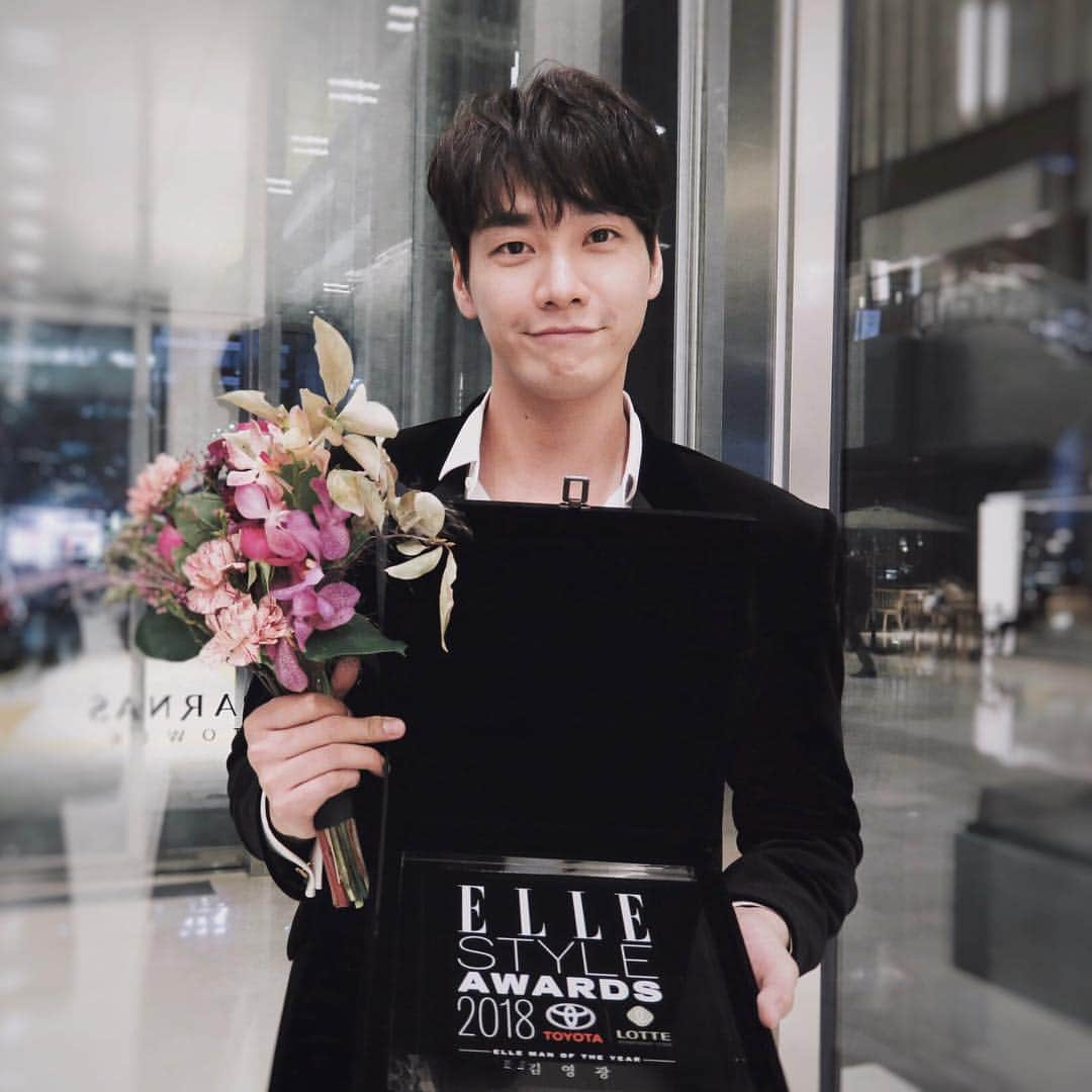 キム・ヨングァンさんのインスタグラム写真 - (キム・ヨングァンInstagram)「#ELLEstyleawards2018  감사합니다 👍💕」11月12日 22時44分 - aksakfn12