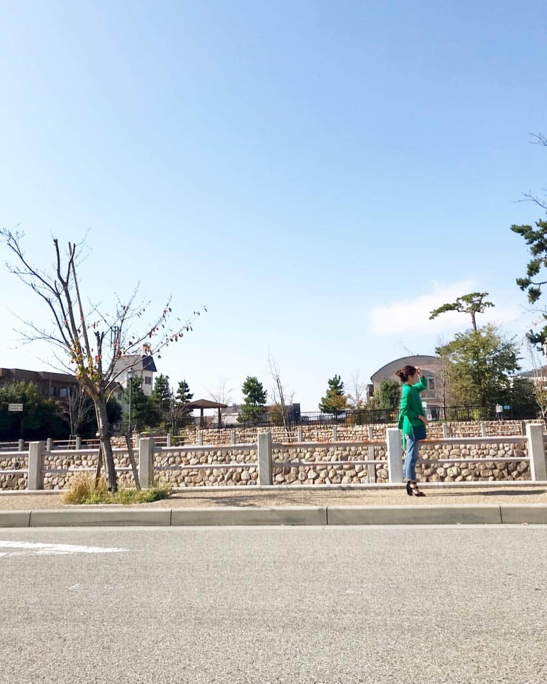 林香里さんのインスタグラム写真 - (林香里Instagram)「・ ・ @veryweb.jp のカラフルでサイズ感が 可愛いミニエブリン企画📷♡ ・ ・ #shooting#veryweb」11月13日 13時10分 - kaori_hayashi1203