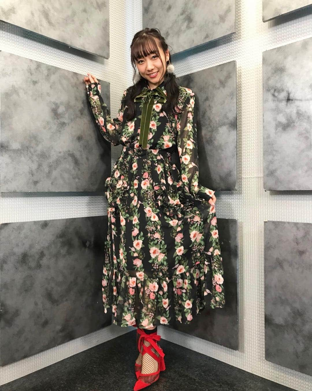 須田亜香里さんのインスタグラム写真 - (須田亜香里Instagram)「10月29日(月)と11月5日(月) テレビ朝日【あの話、どうなった？】 足元がキュンキュンしちゃう可愛さでした💕  #あの話どうなった #足元コーデ #網ソックス @samukashiwagi」11月13日 14時01分 - akarisuda